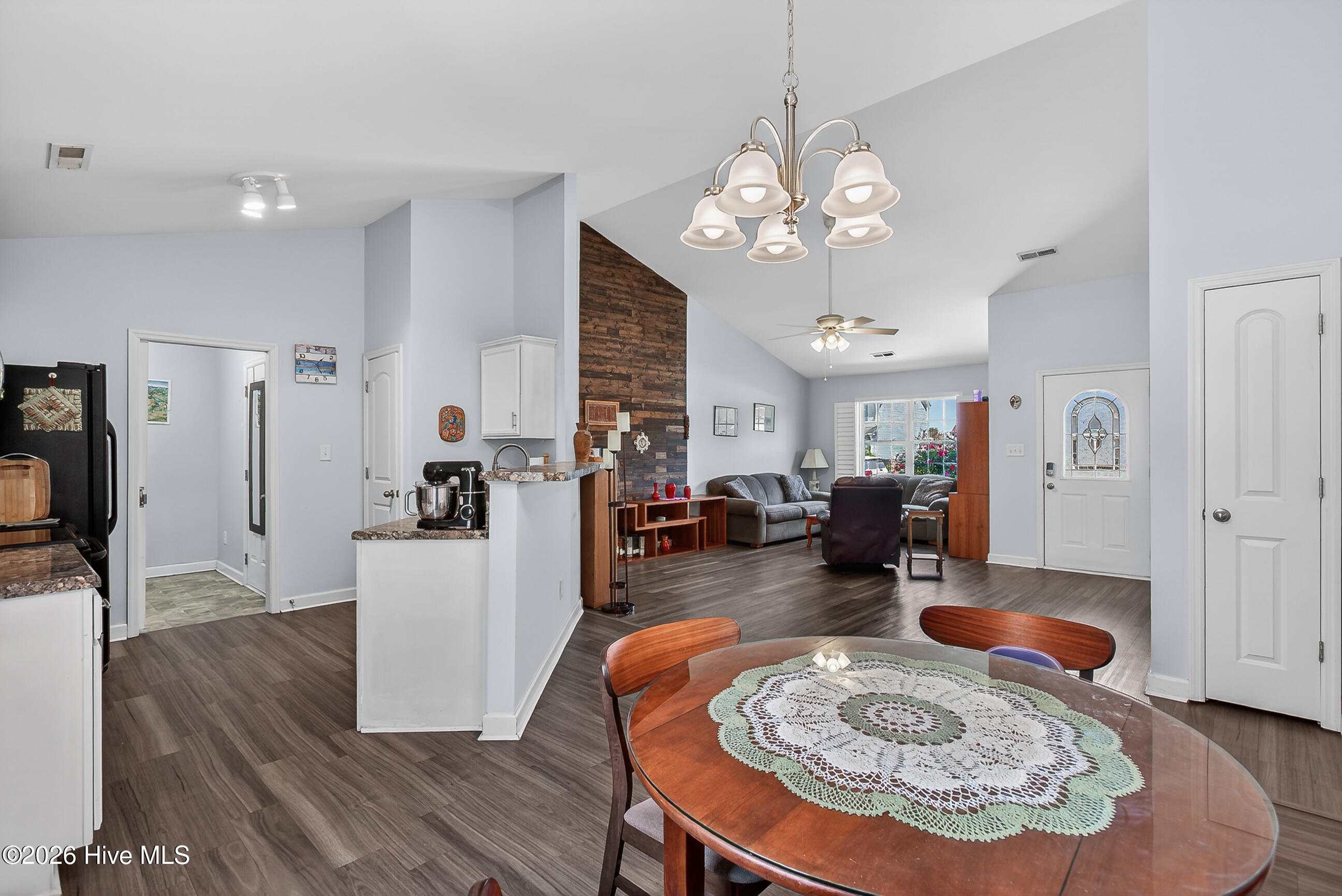 100569204 | Photo 10