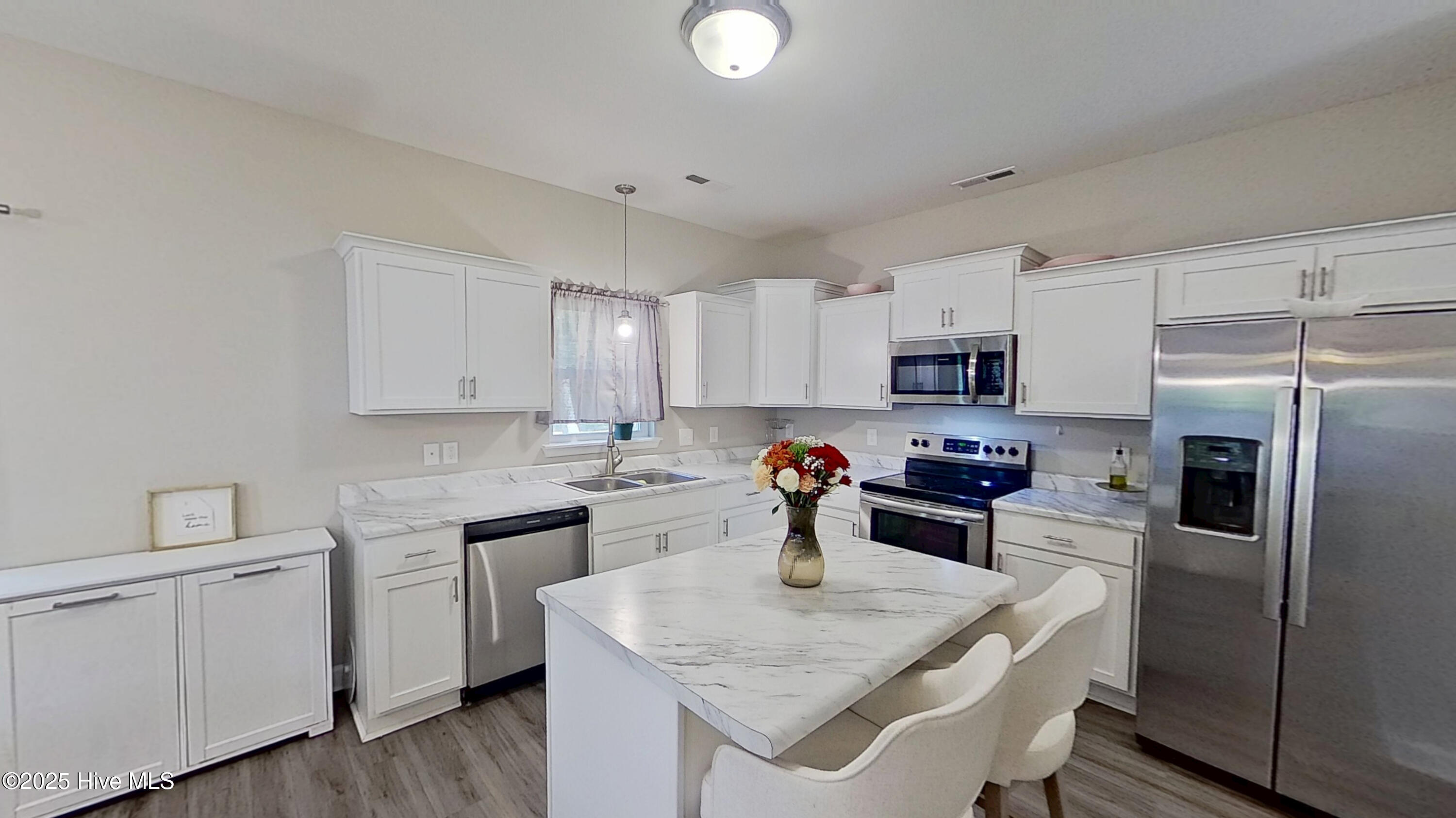 100537612 | Photo 11