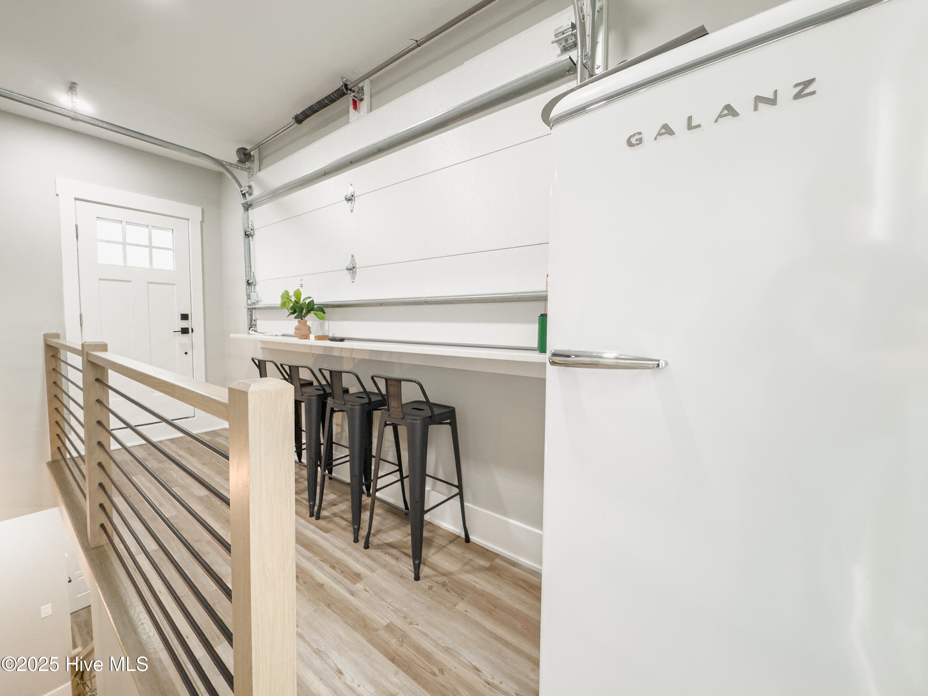 100537870 | Photo 53