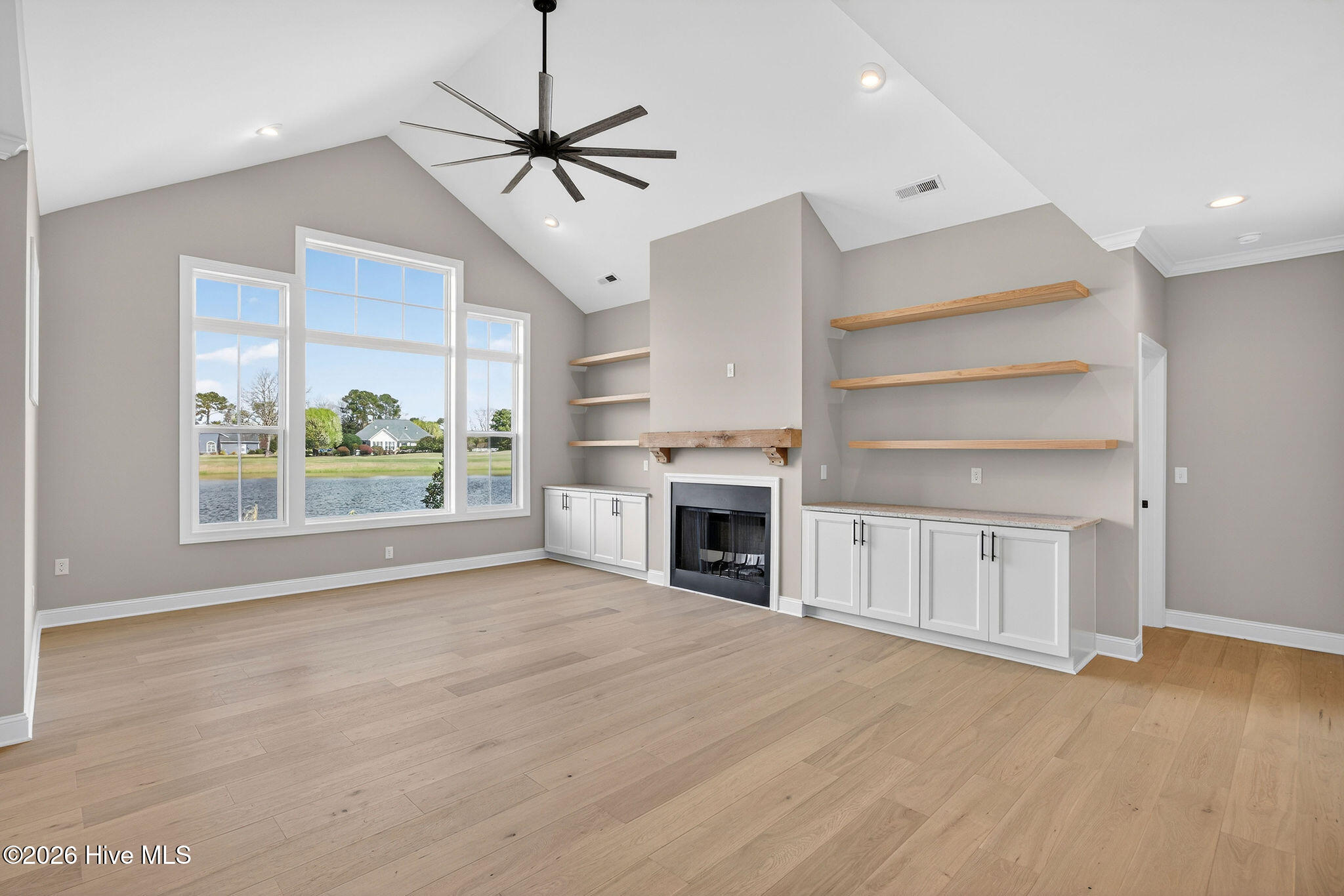 100542408 | Photo 21