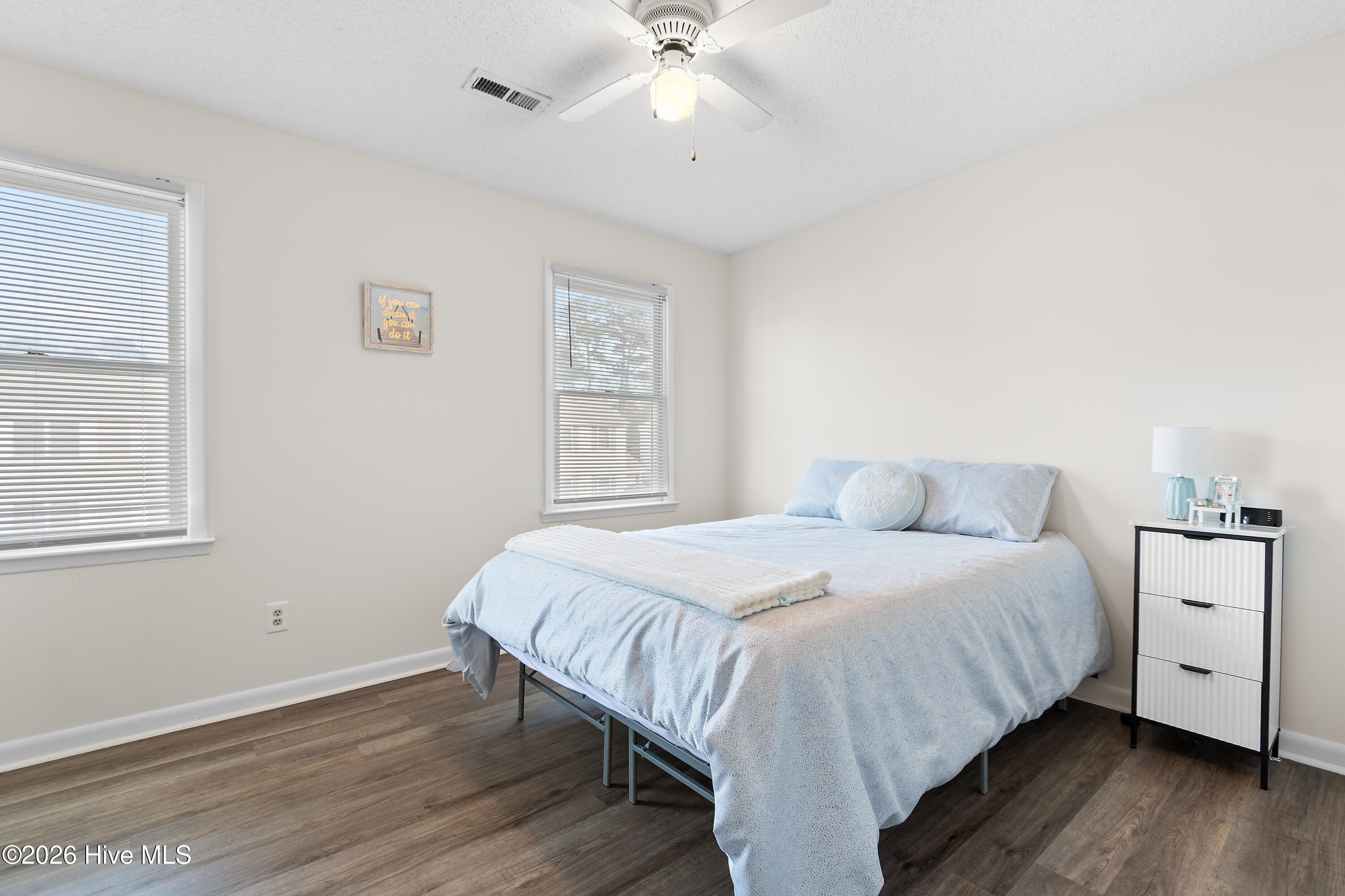 100563201 | Photo 26