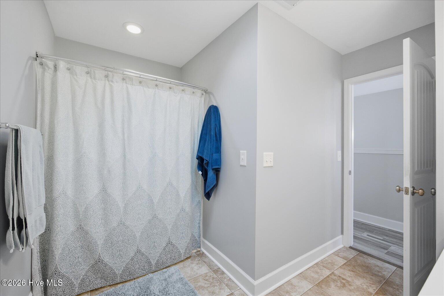 100563352 | Photo 25