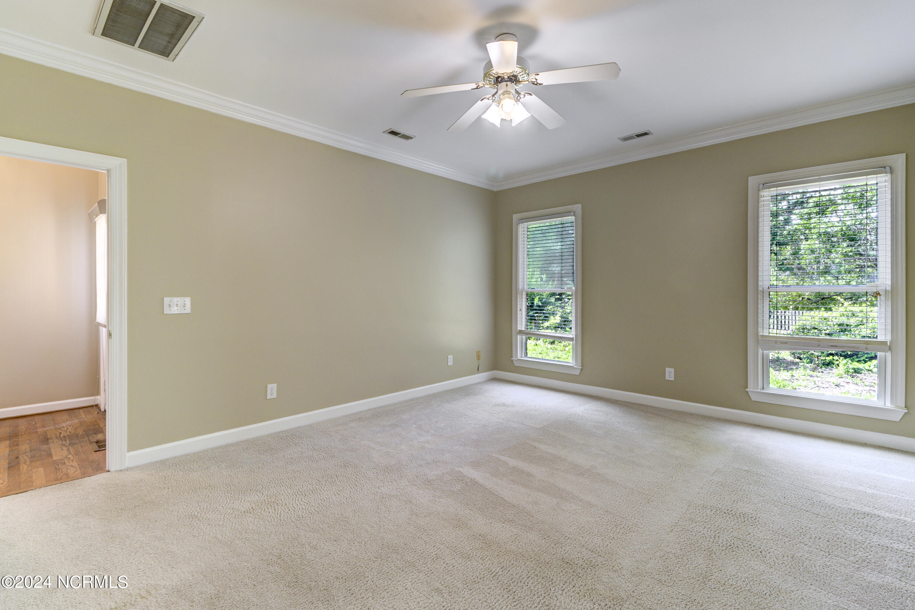 100560204 | Photo 17