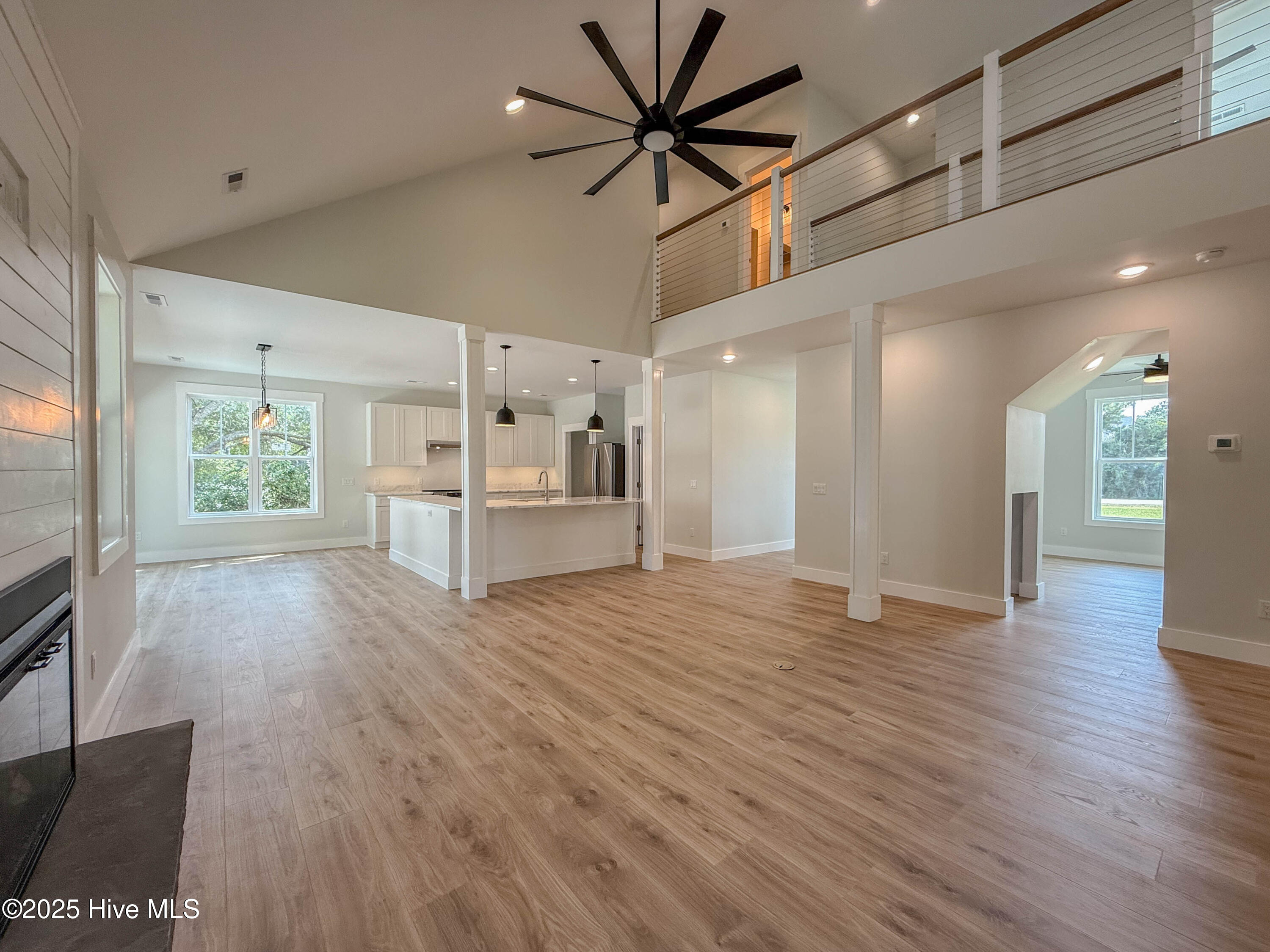 100559768 | Photo 13