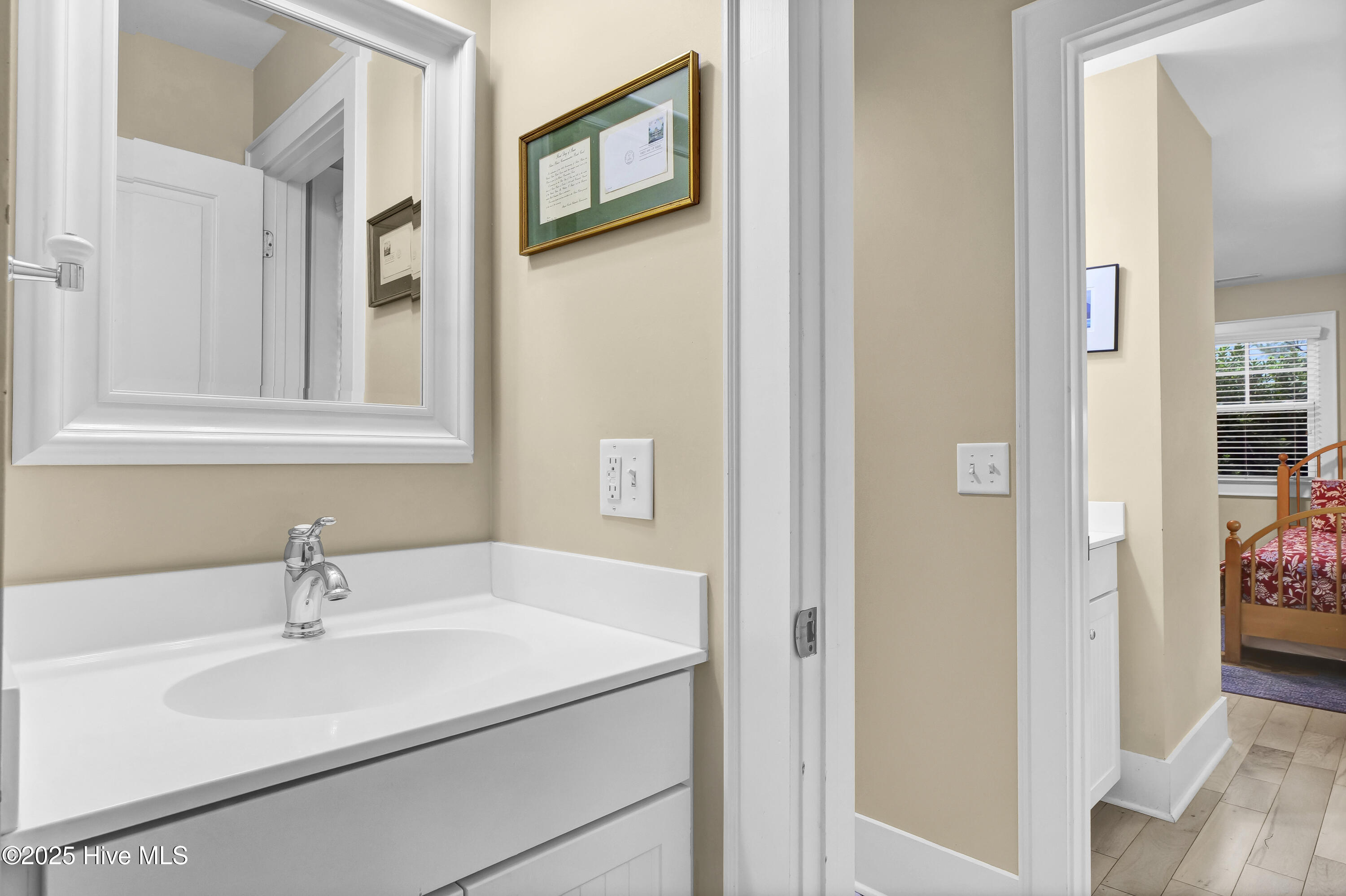 100525301 | Photo 12