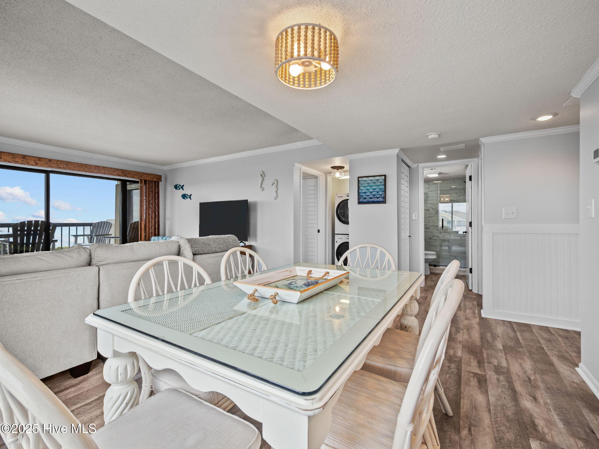 100520425 | Photo 34