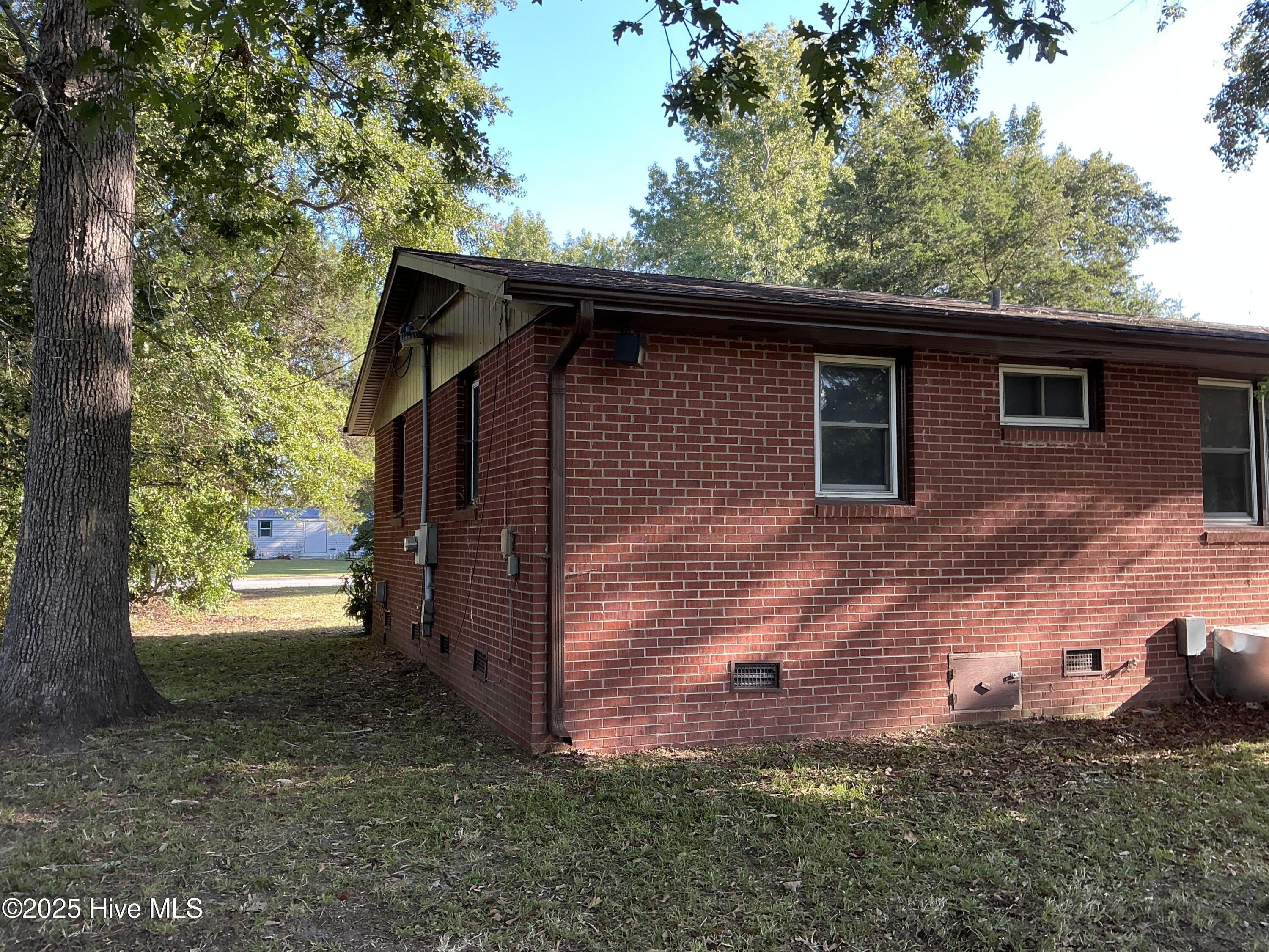 100548124 | Photo 16