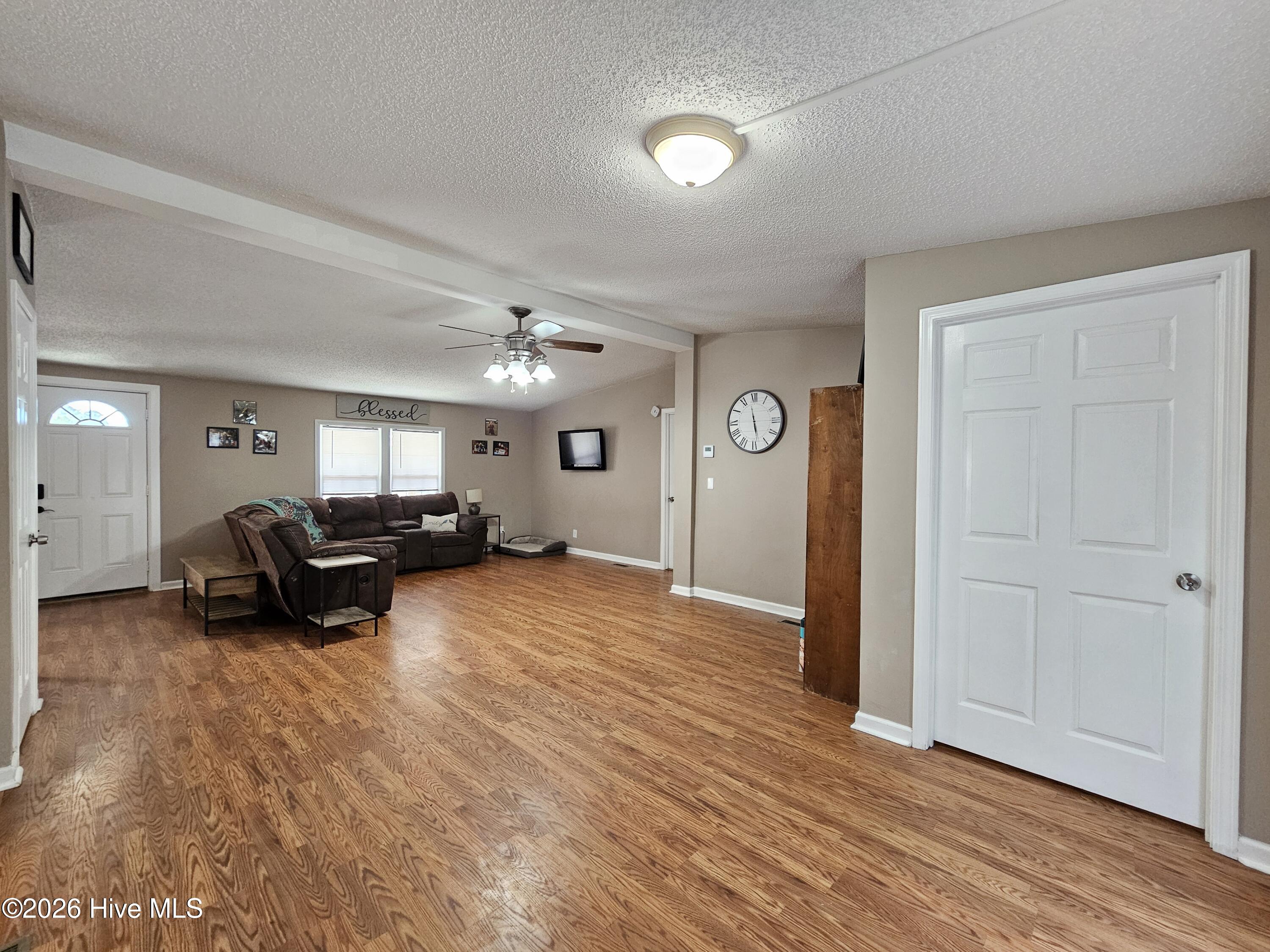 100561319 | Photo 15