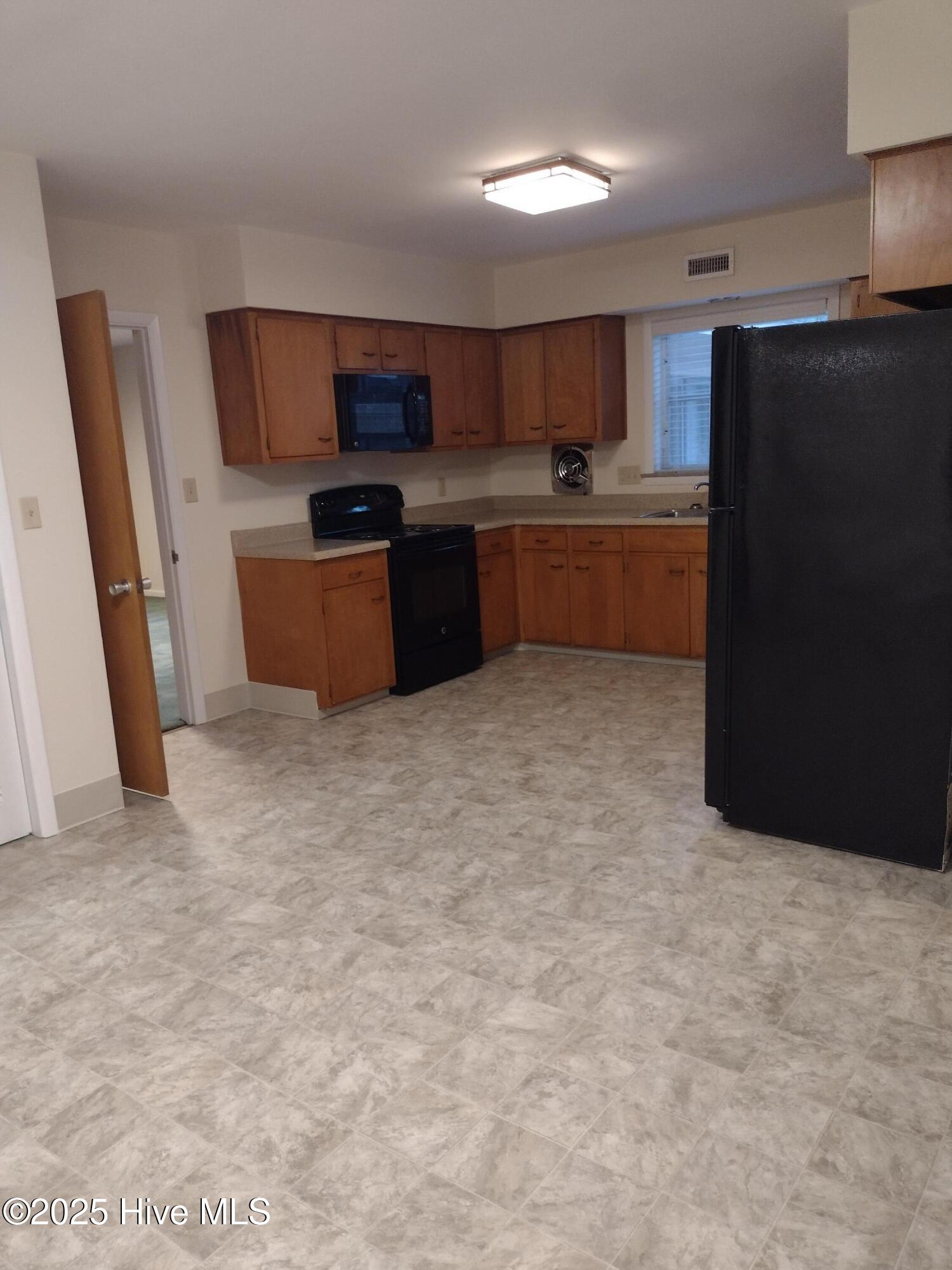 100536317 | Photo 17