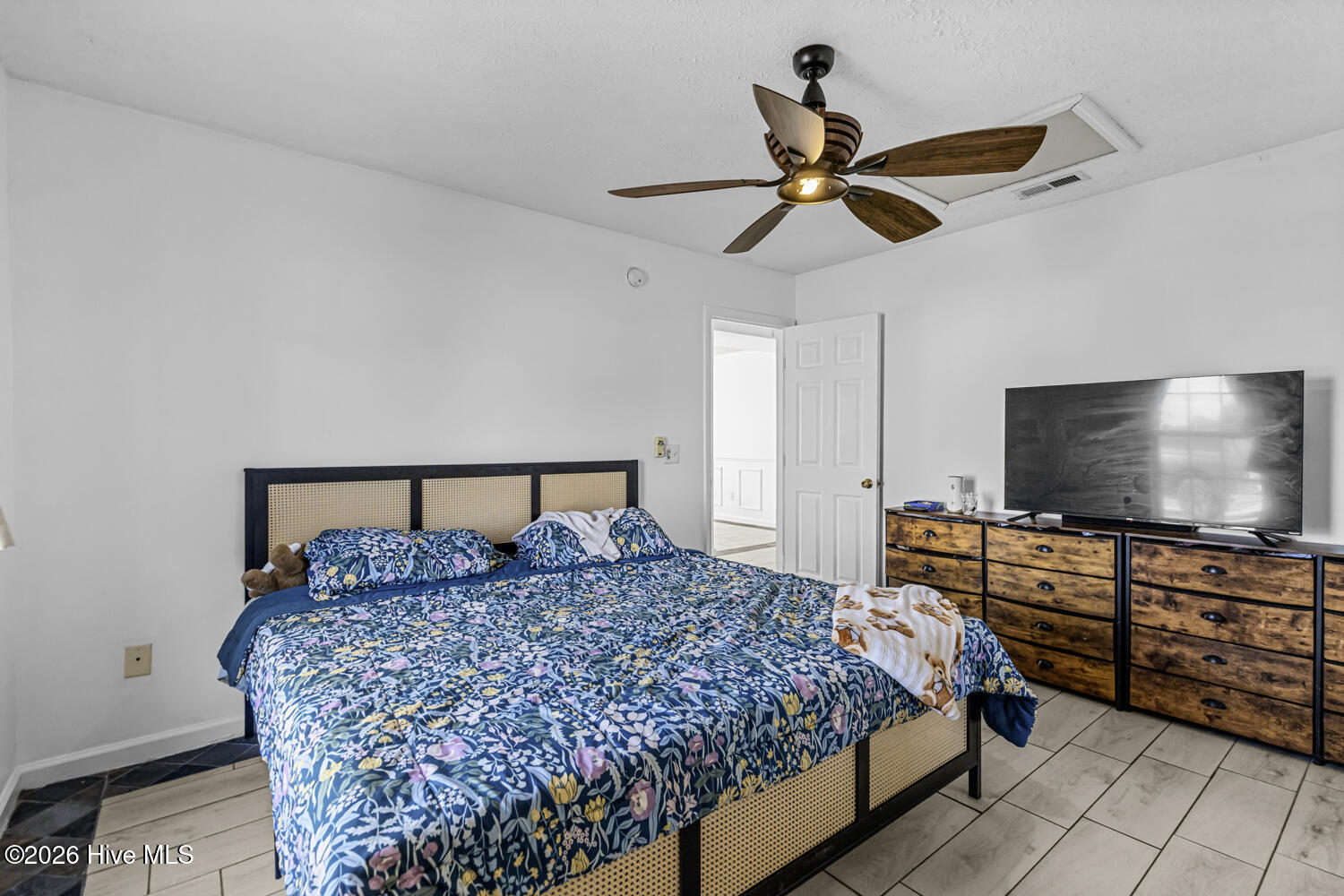 100550831 | Photo 16