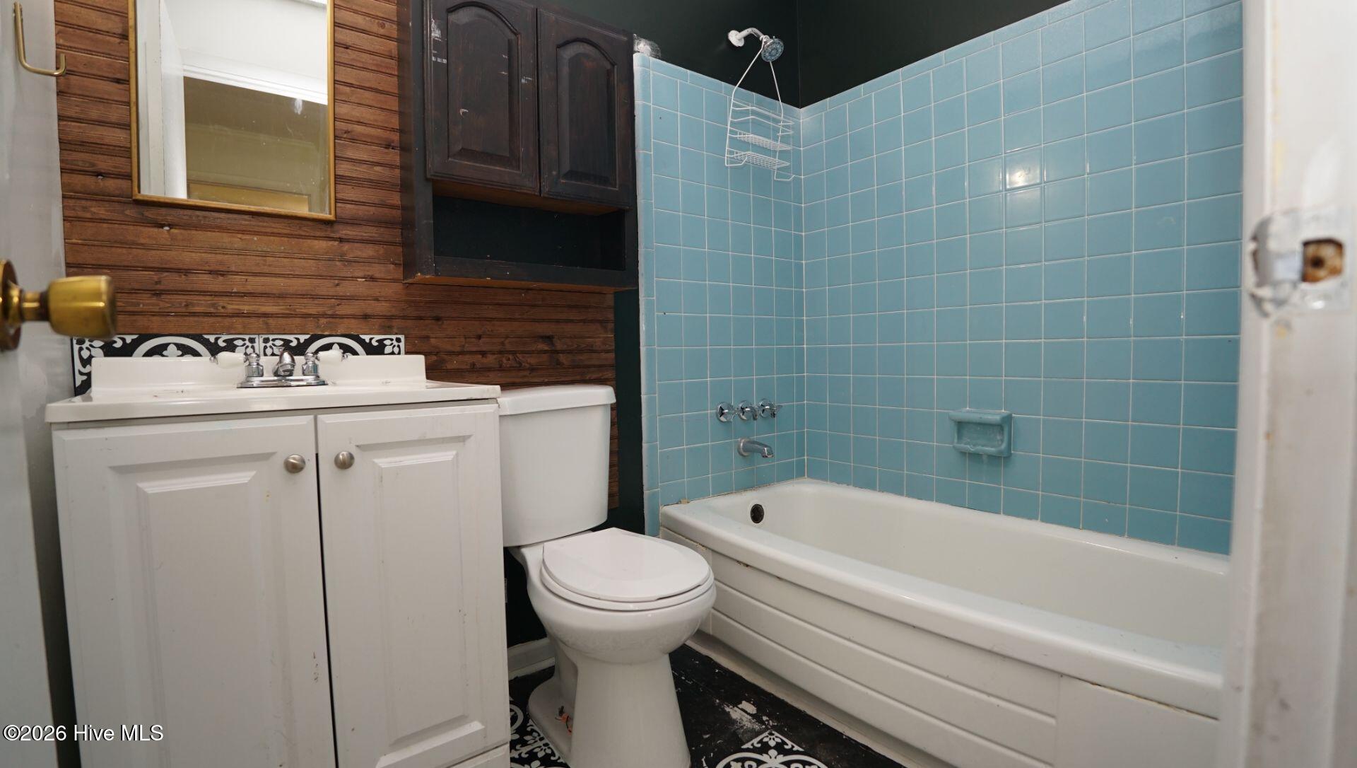 100566833 | Photo 20