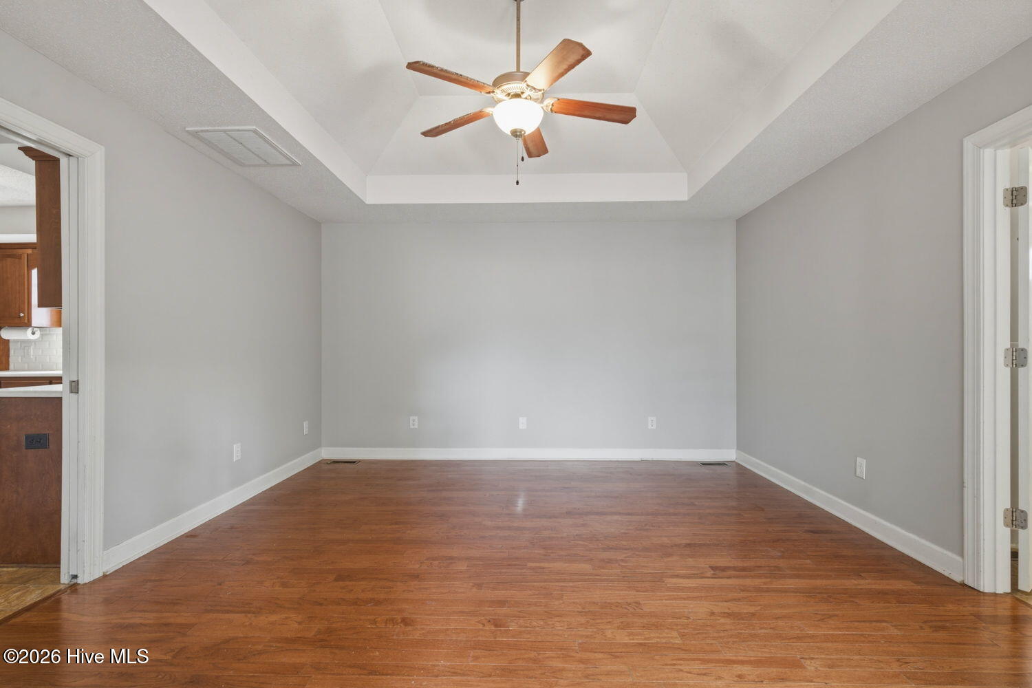 100559475 | Photo 14