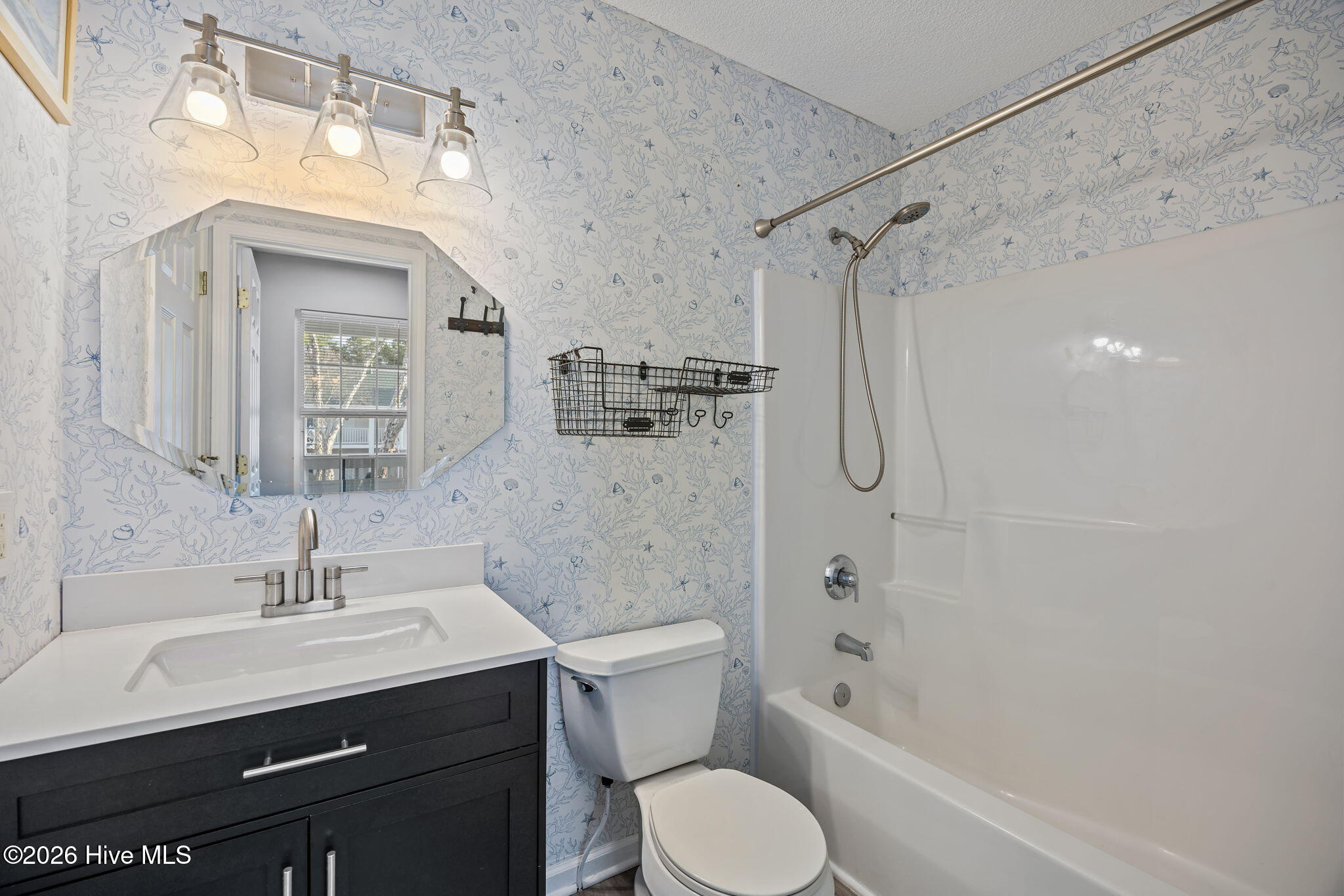 100550940 | Photo 35