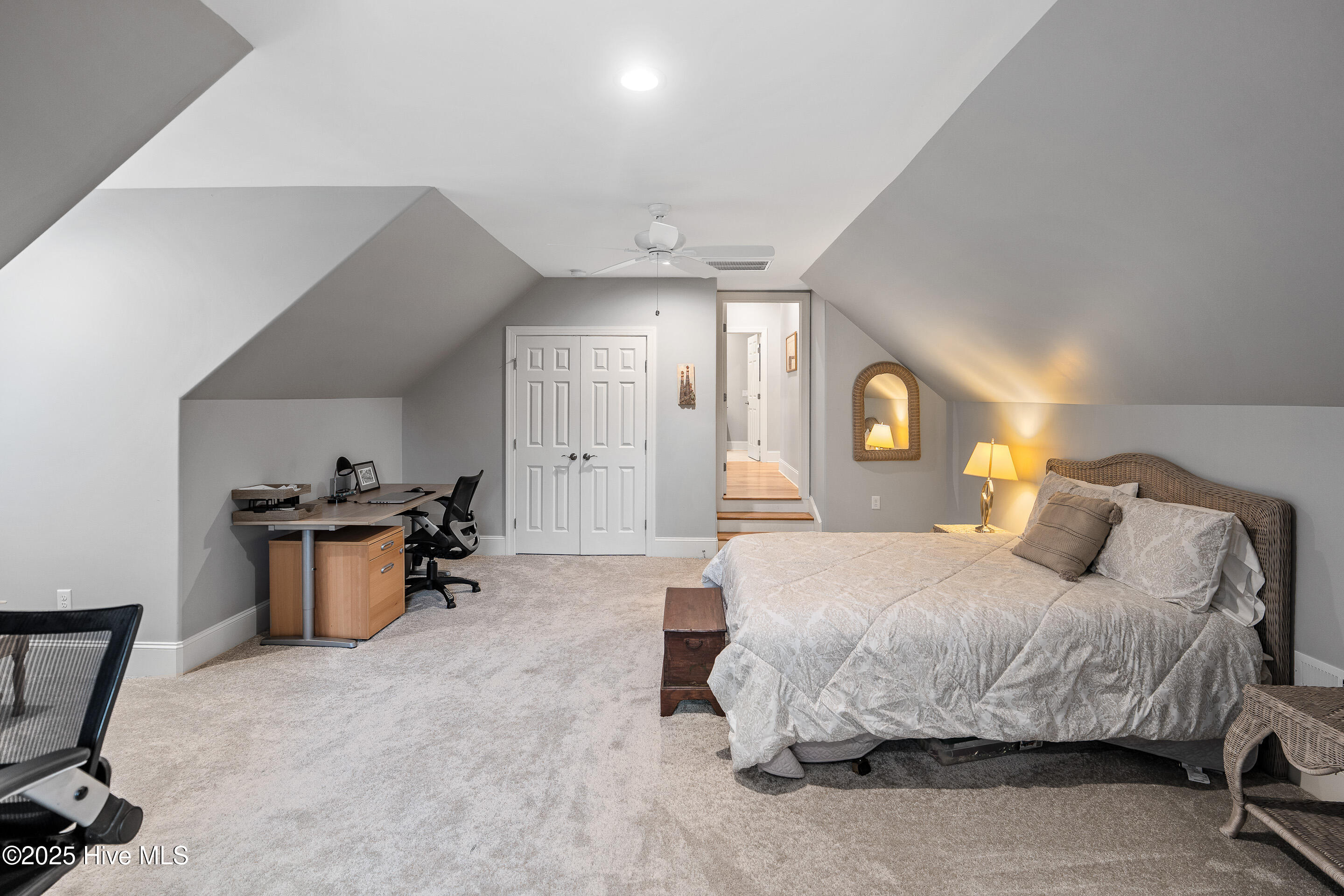 100549058 | Photo 46