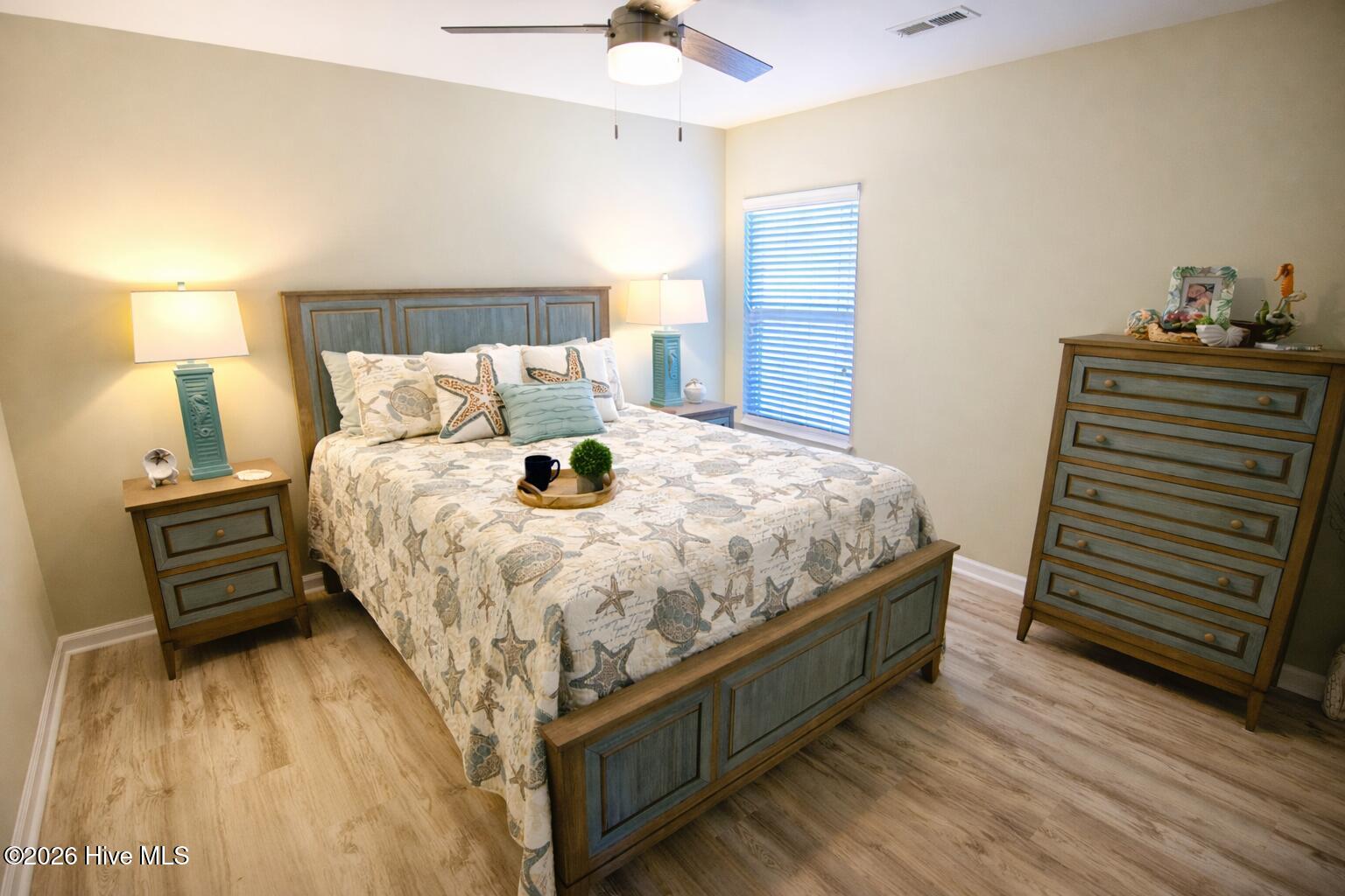 100569889 | Photo 41