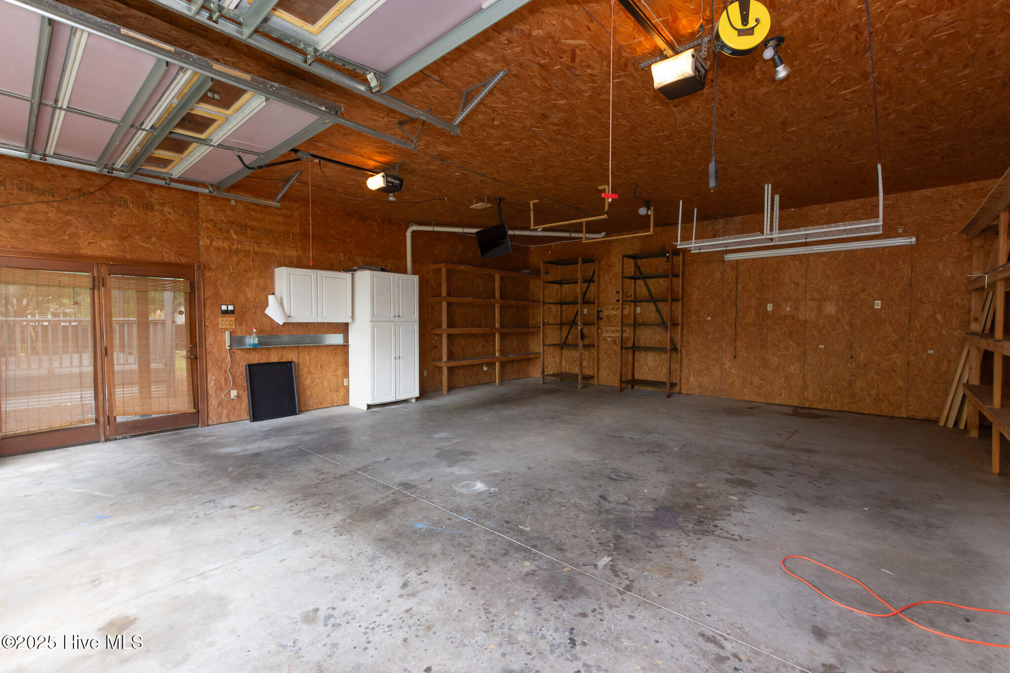 100529268 | Photo 40