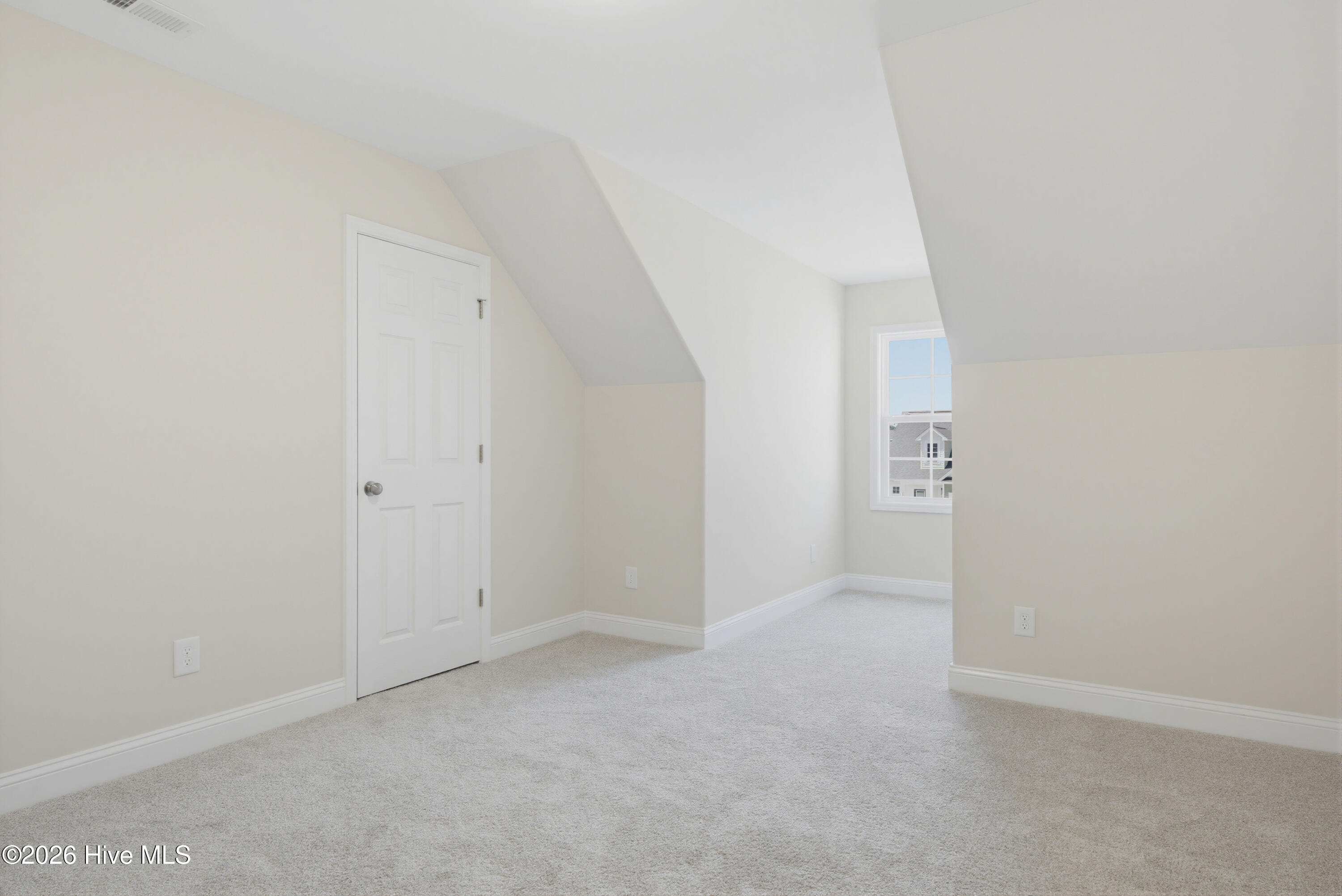 100567611 | Photo 20