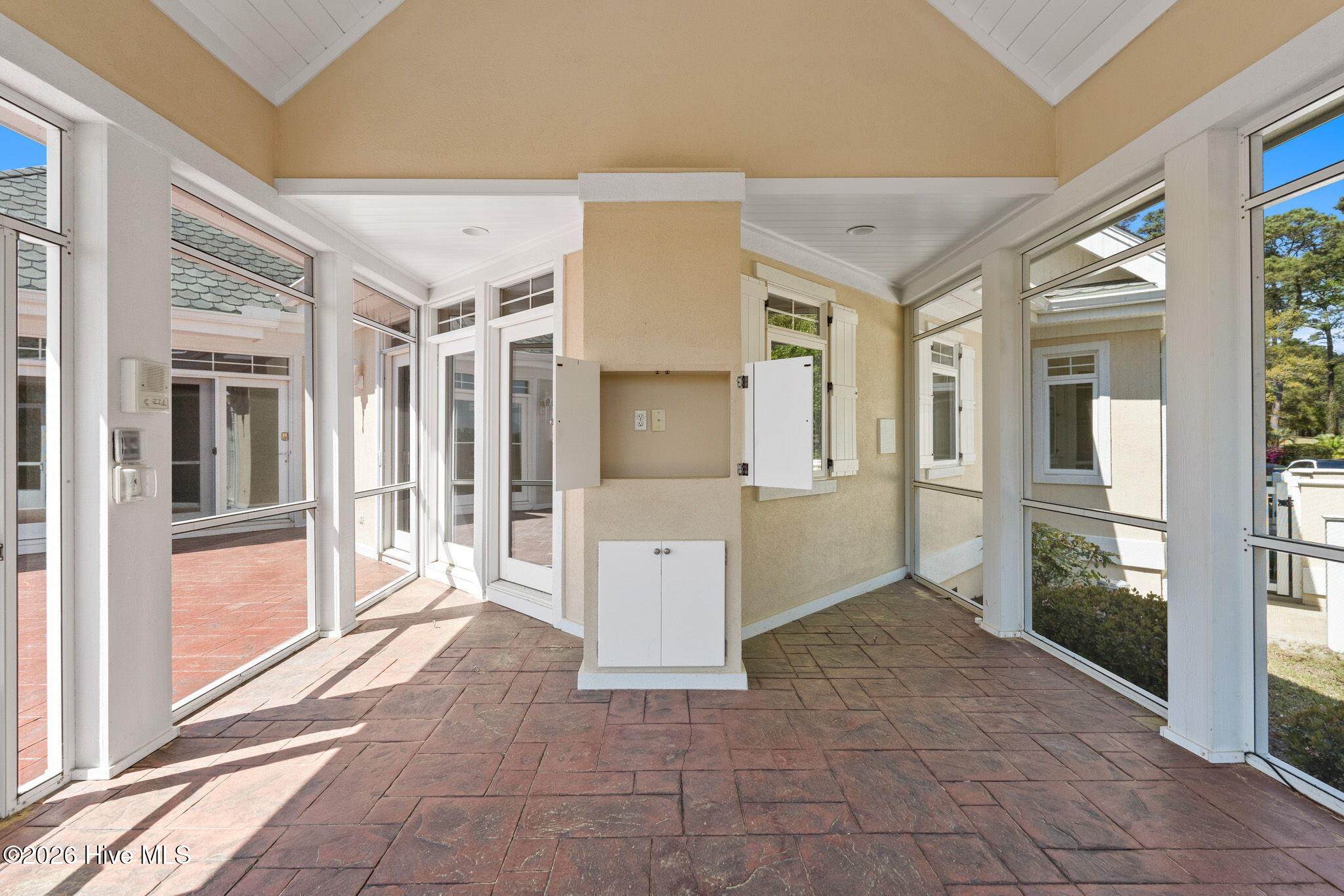 100564967 | Photo 38