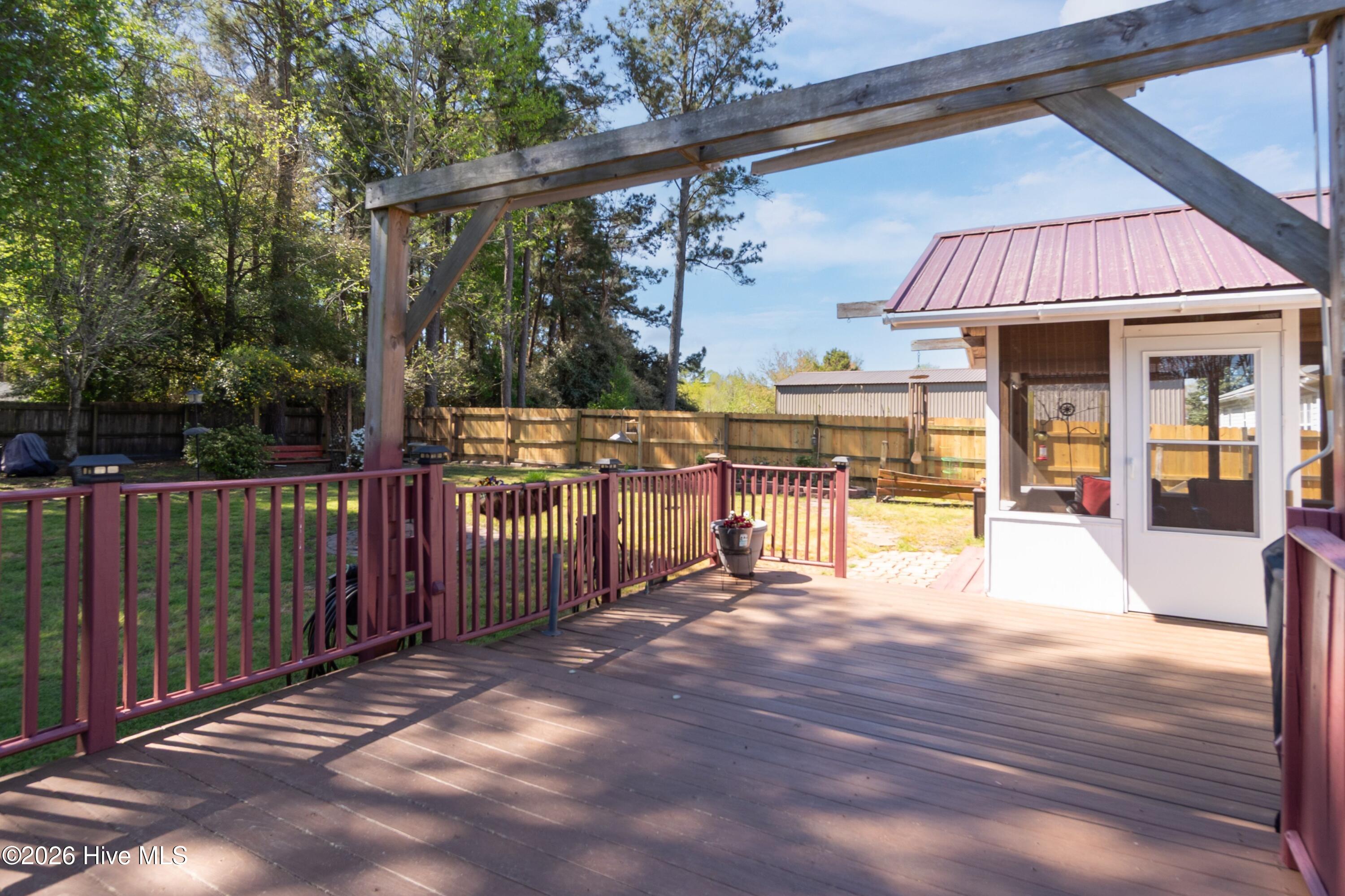 100564108 | Photo 33