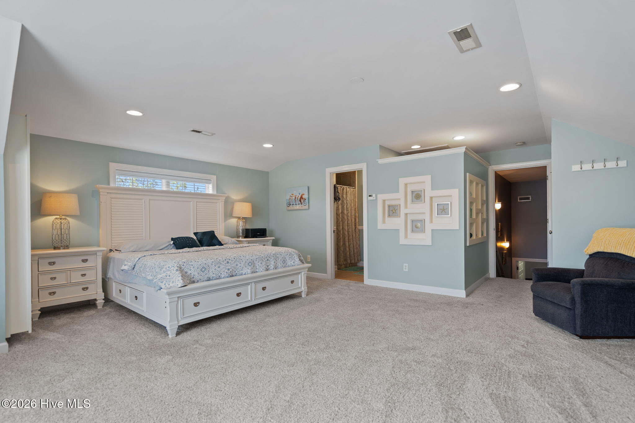 100559700 | Photo 43