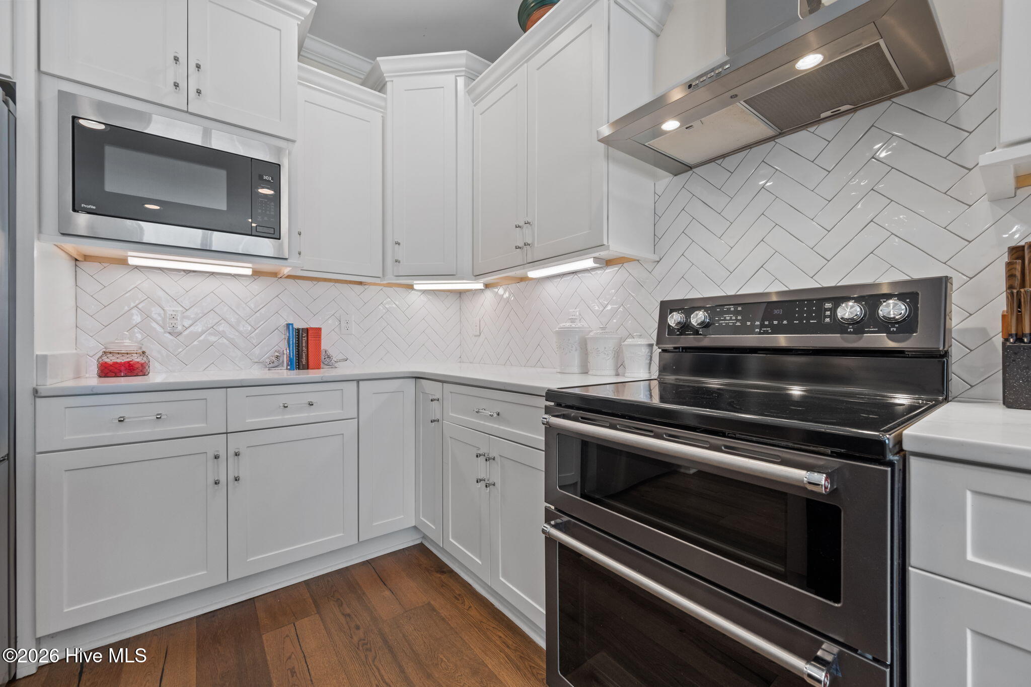 100562487 | Photo 11