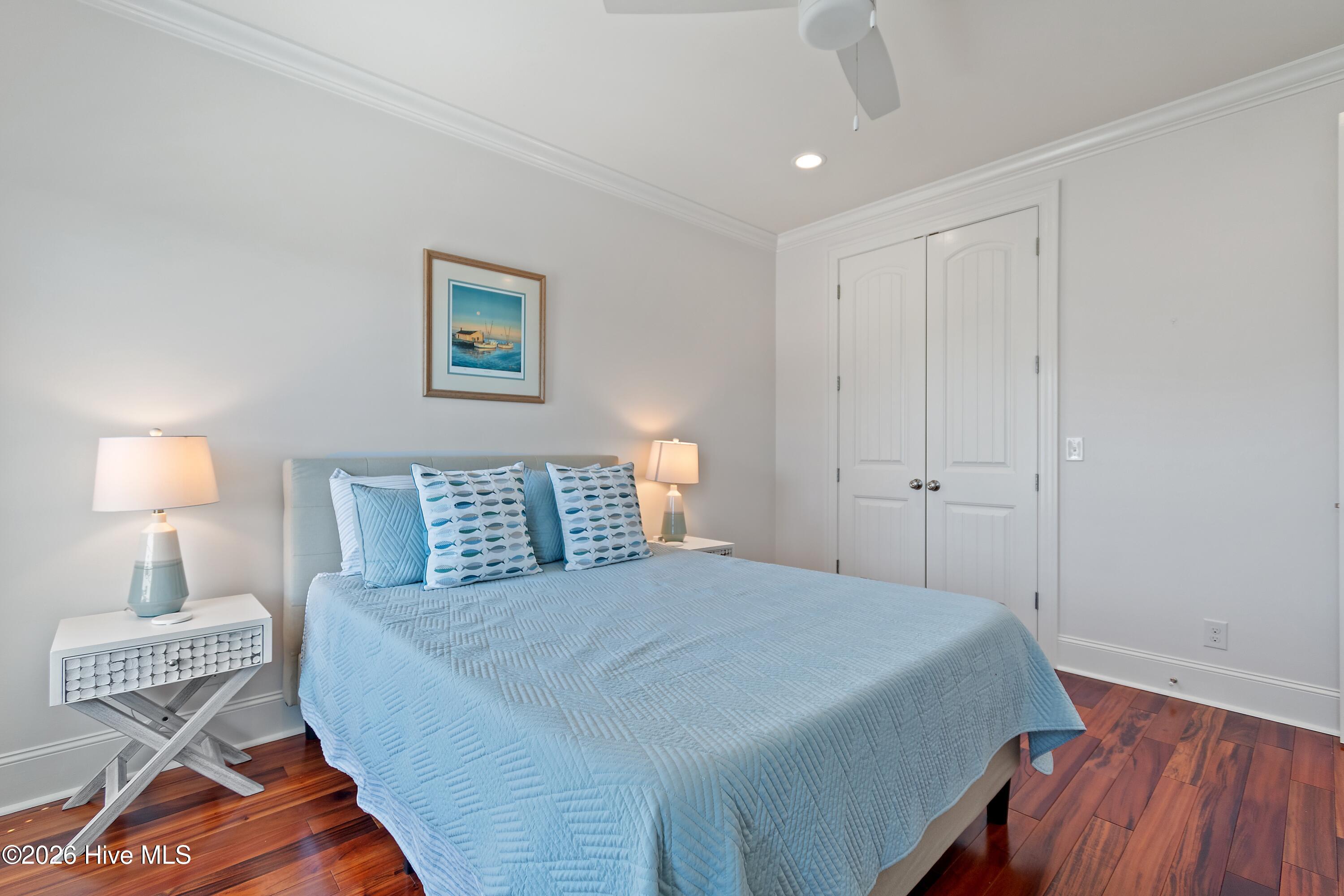 100562772 | Photo 63