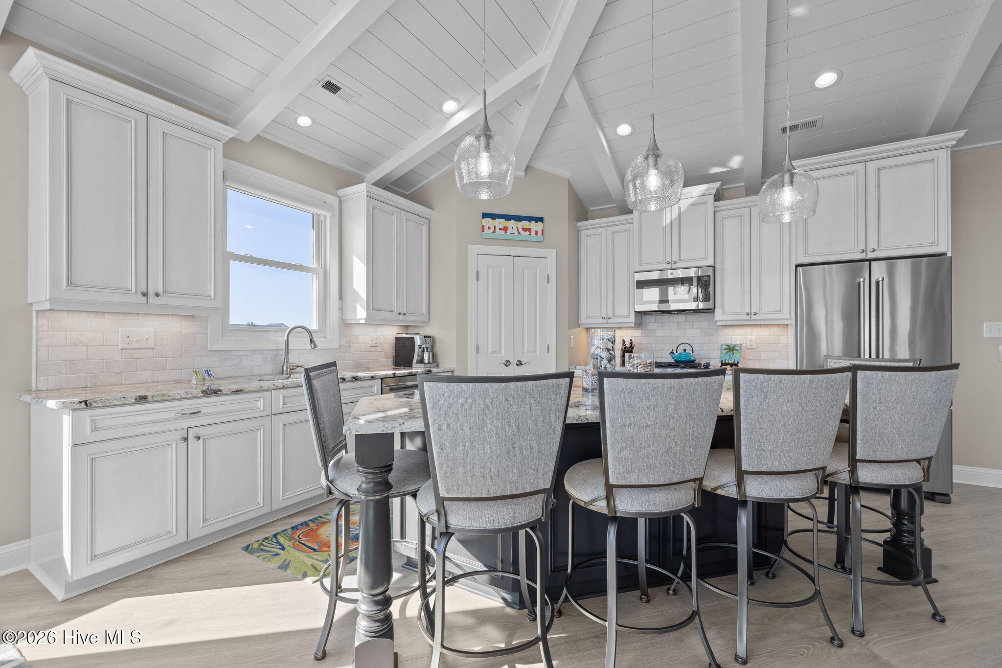 100549287 | Photo 15