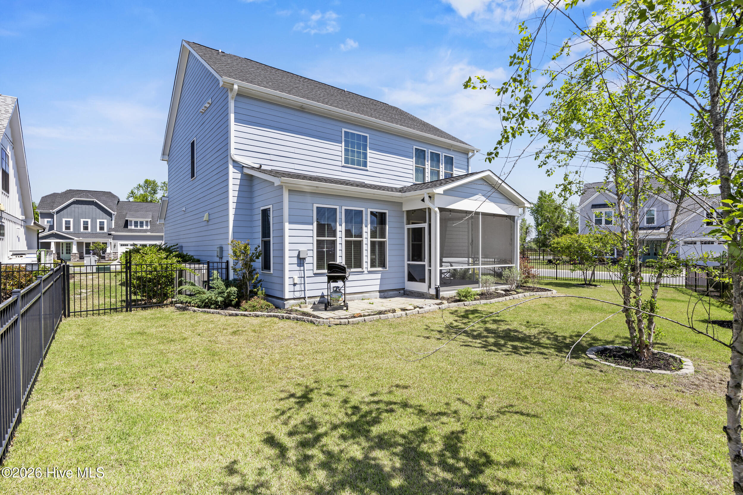 100560002 | Photo 35