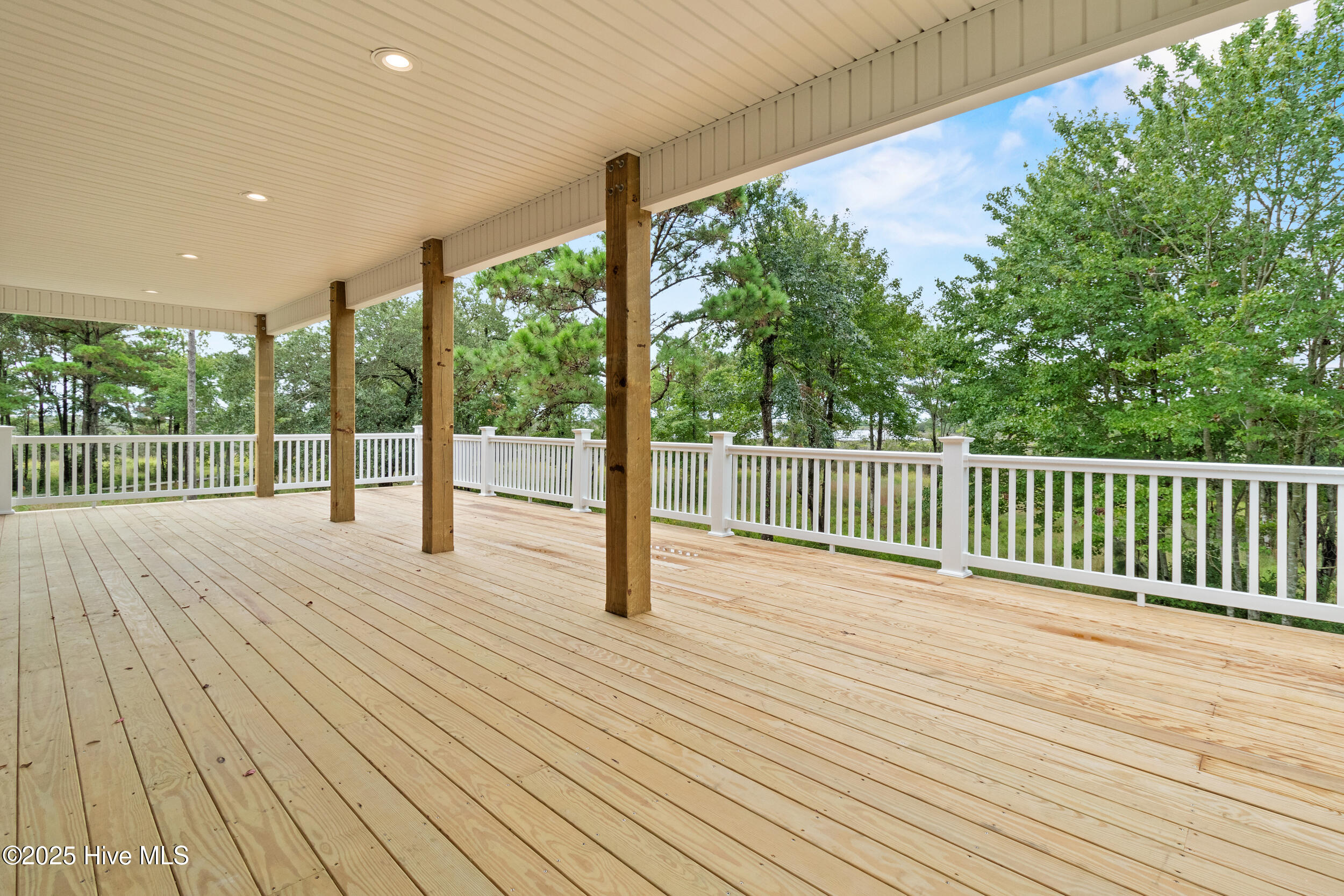 100524139 | Photo 45