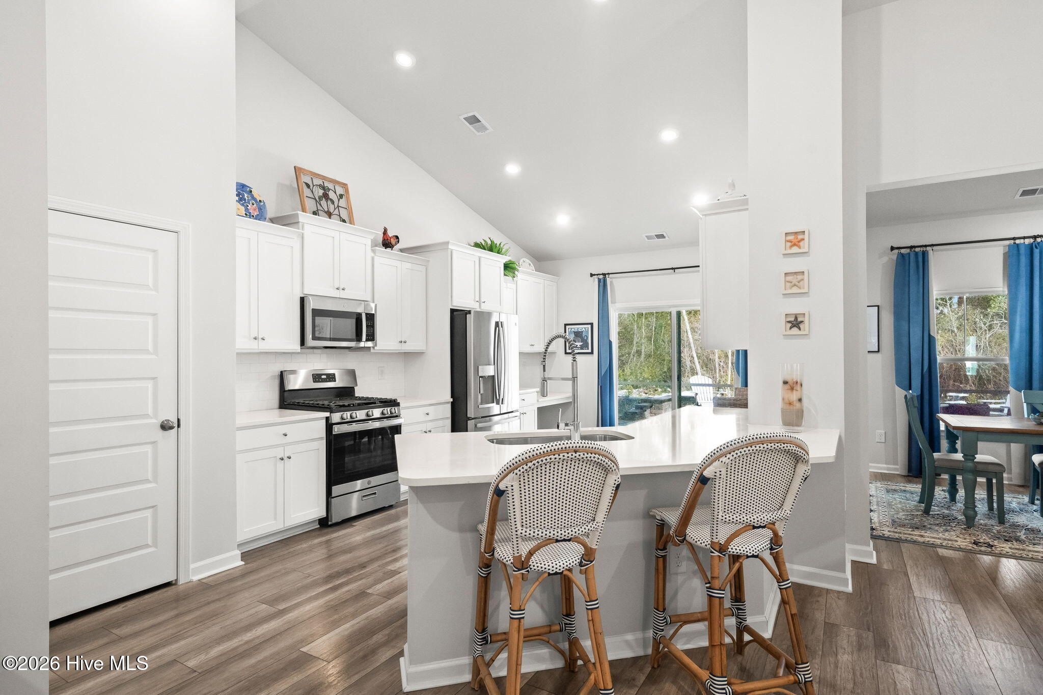 100552954 | Photo 11