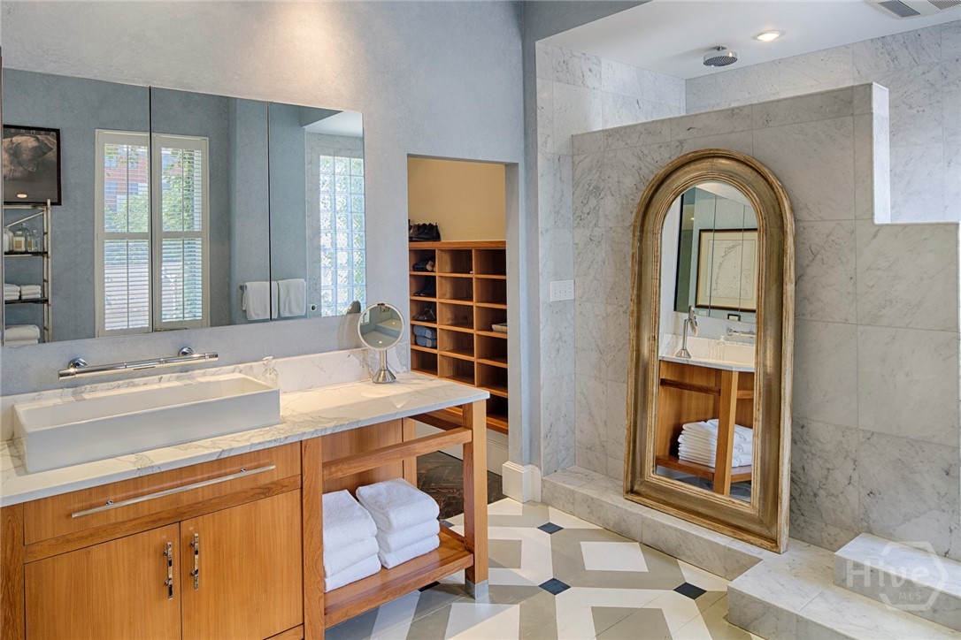 232 E Broughton Street, Savannah, GA, 31401