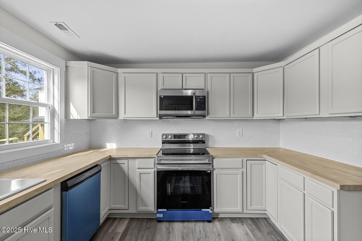 100544885 | Photo 18