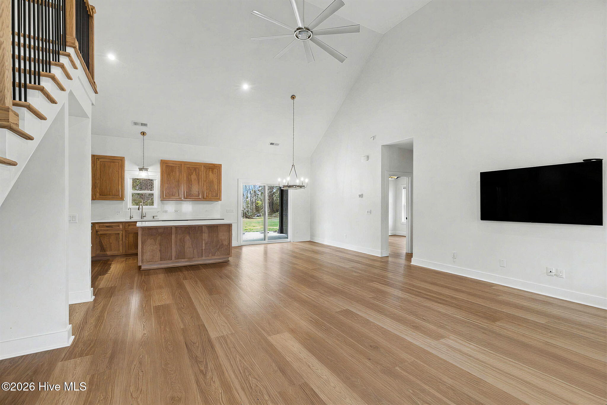 100564194 | Photo 11