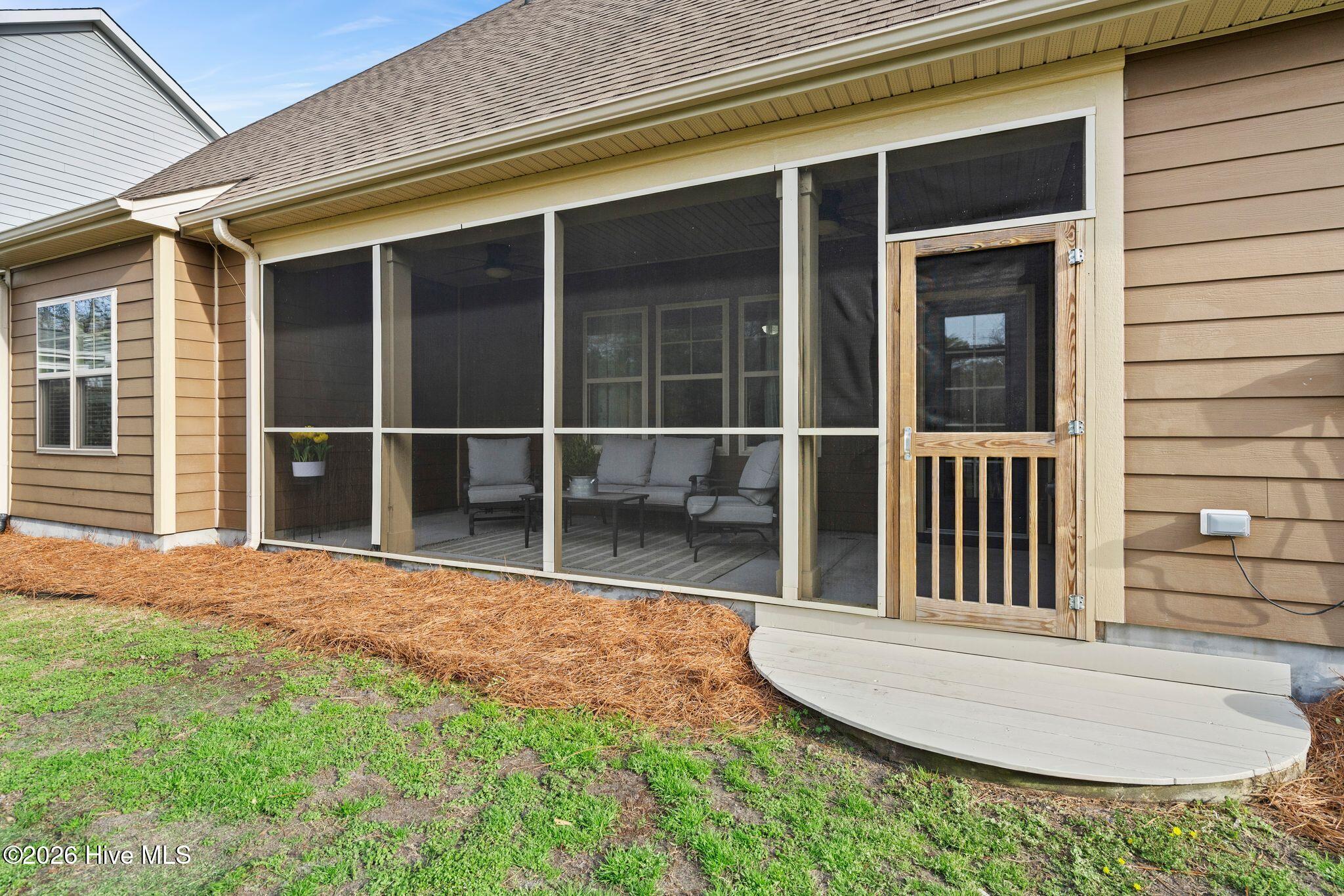 100562110 | Photo 55