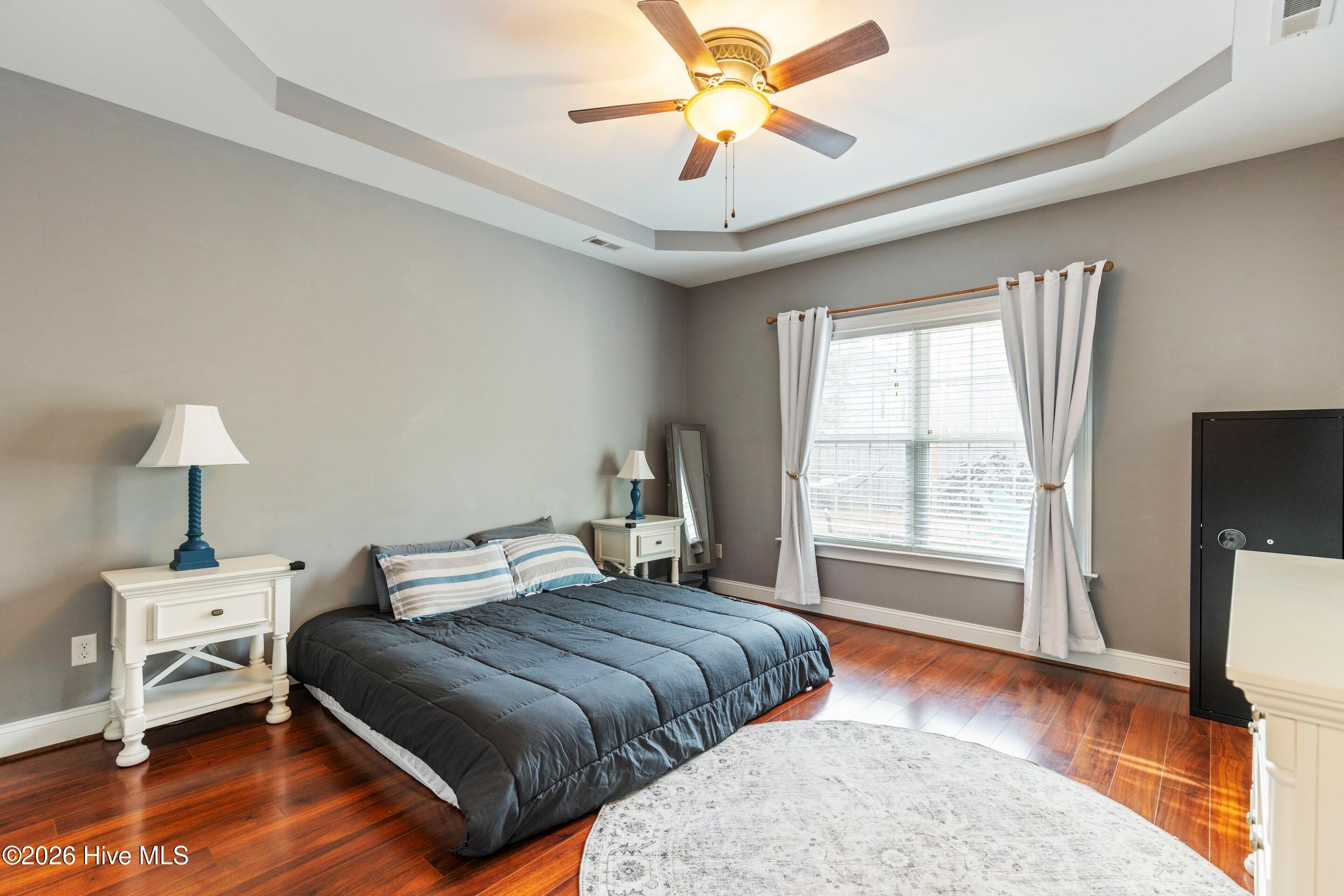 100548789 | Photo 31