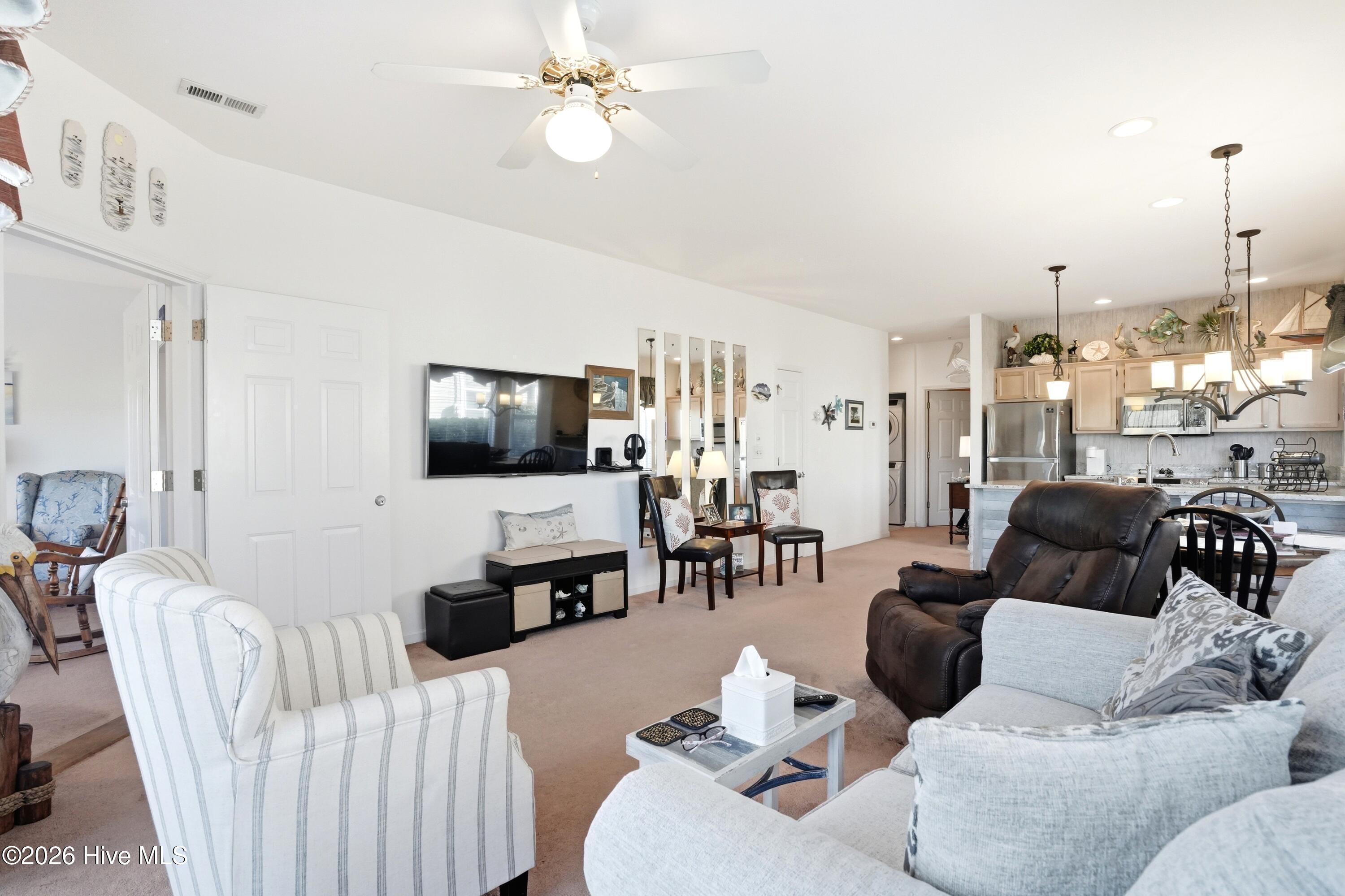 100561892 | Photo 25