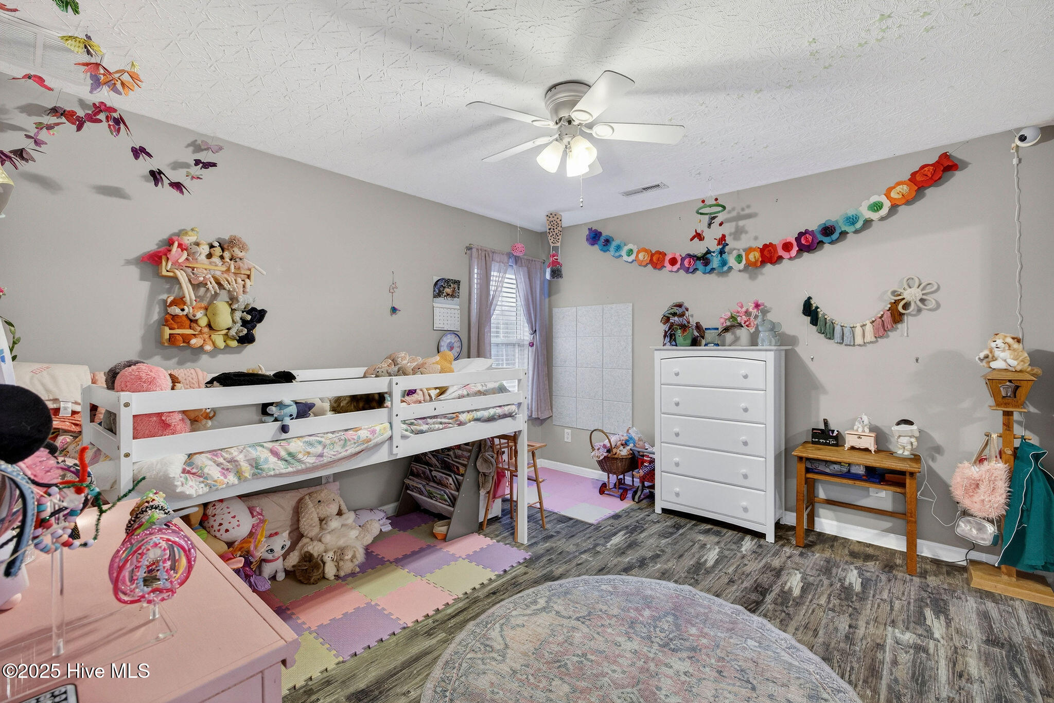 100543269 | Photo 25