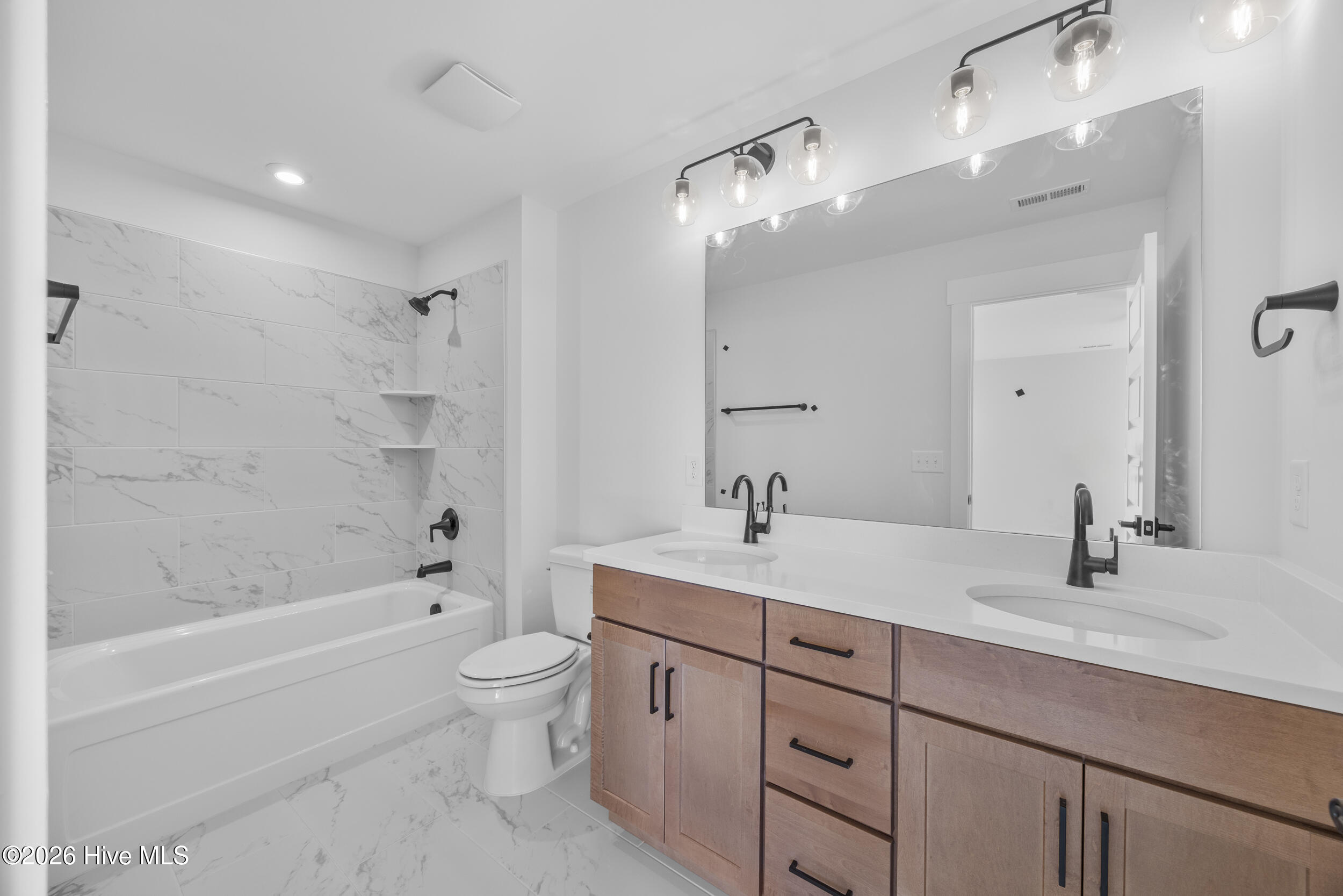 100539836 | Photo 44