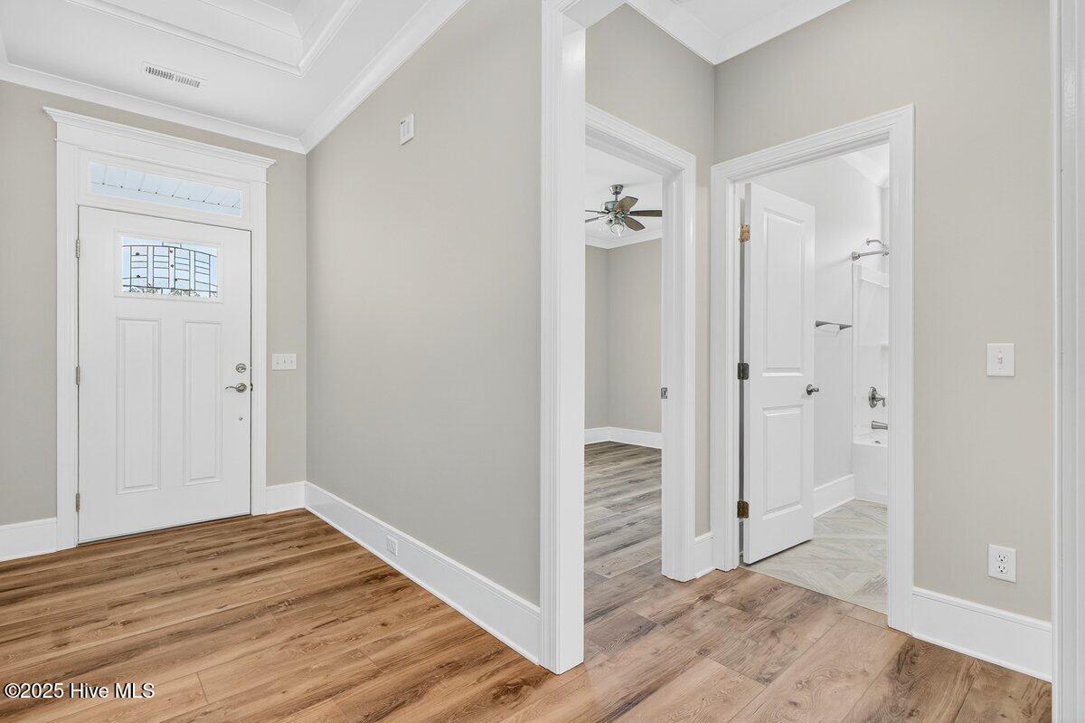 100545863 | Photo 10