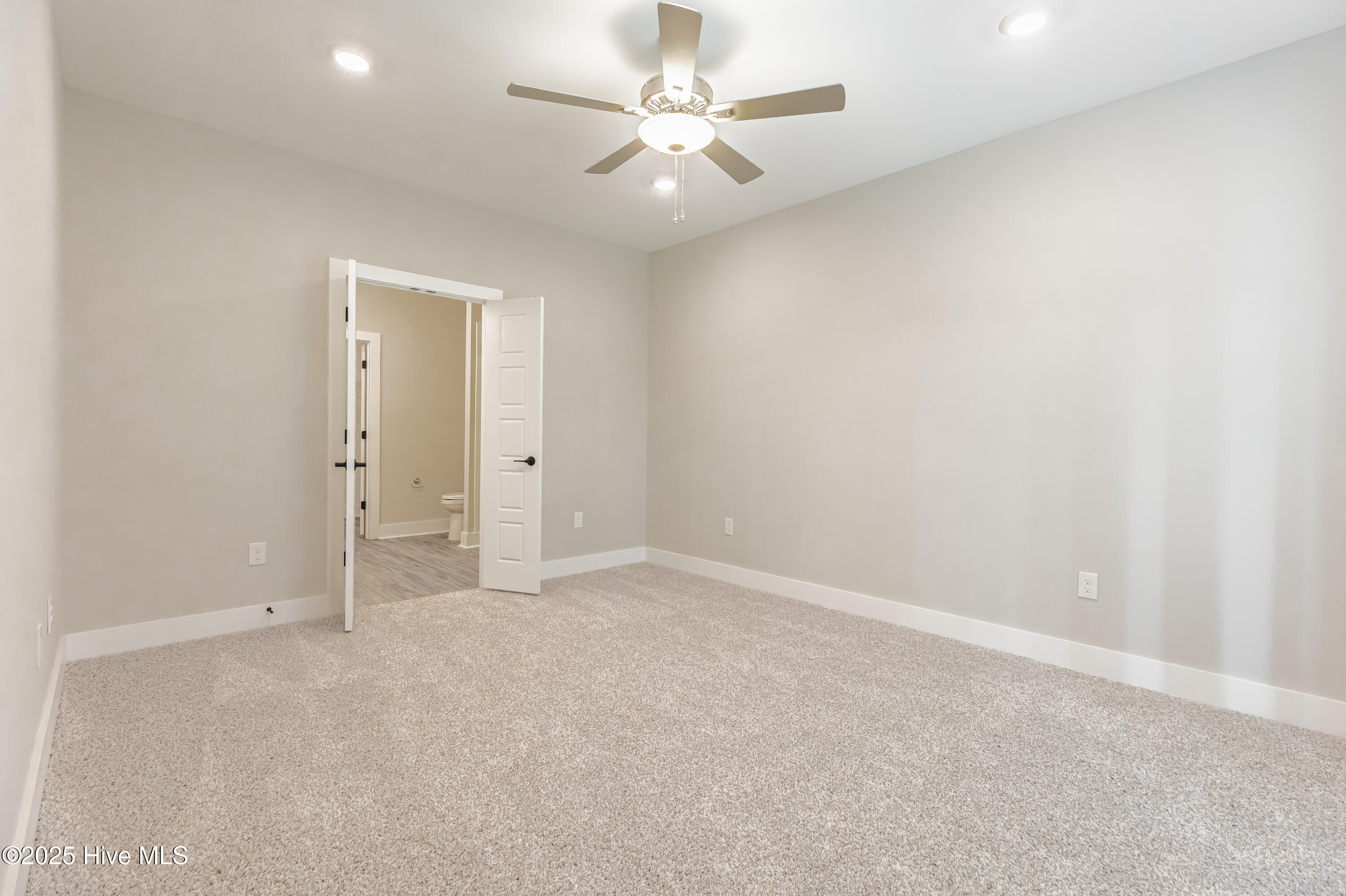 100496319 | Photo 10