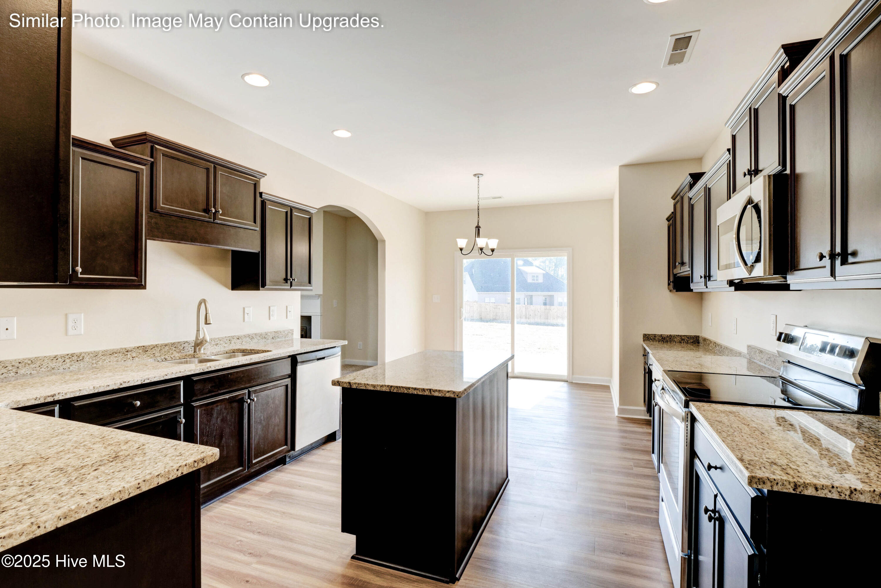 100530055 | Photo 10