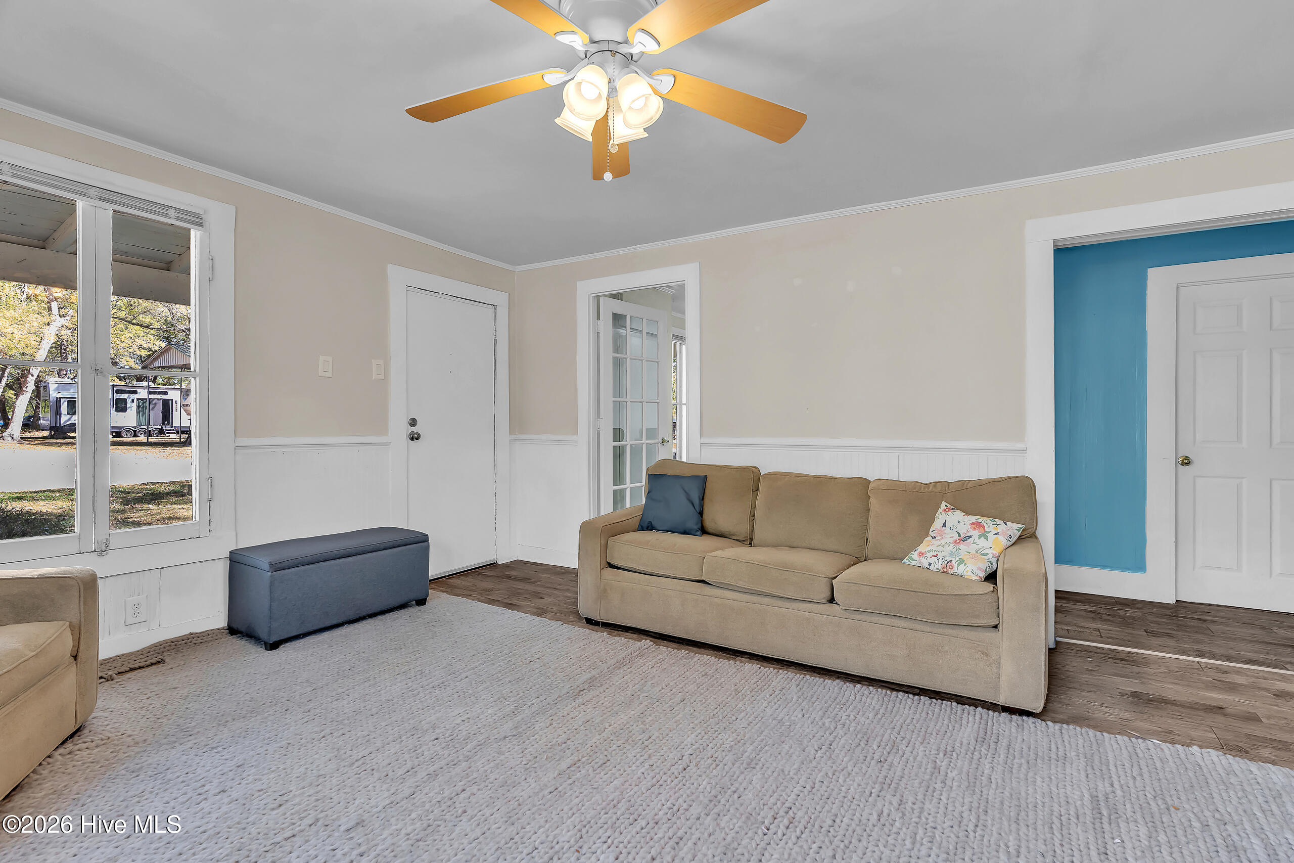 100567144 | Photo 25