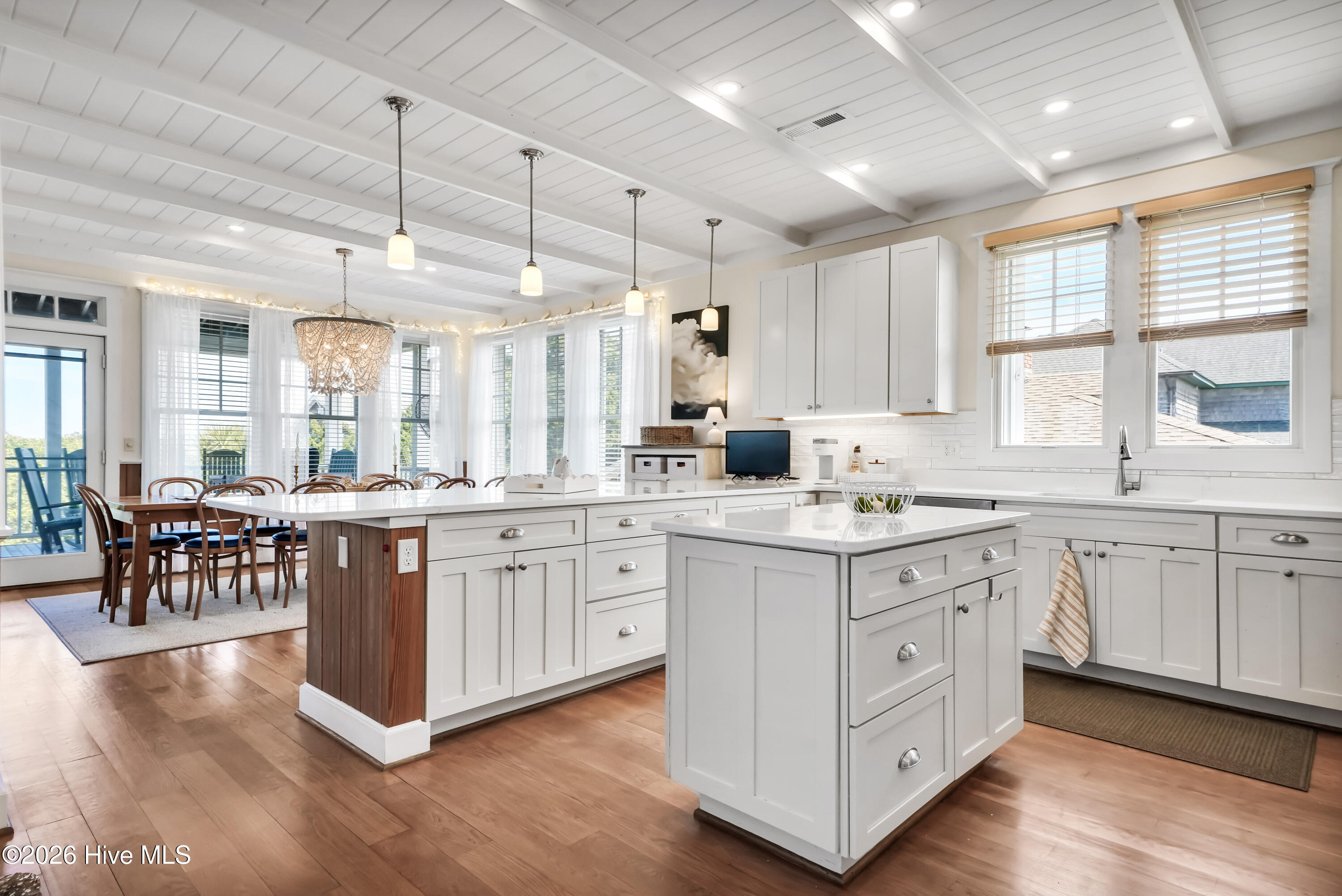 100562457 | Photo 34