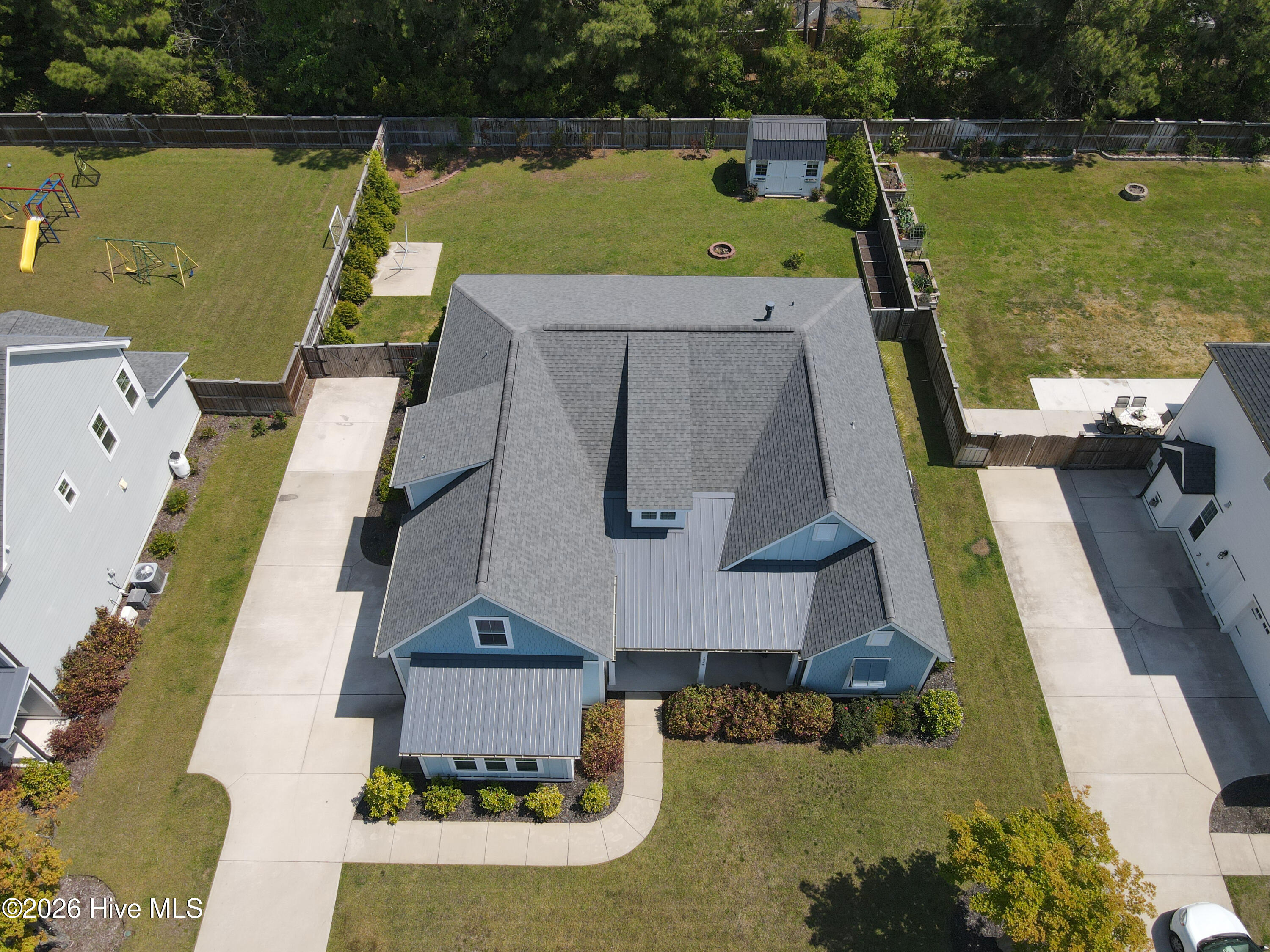 100567915 | Photo 78