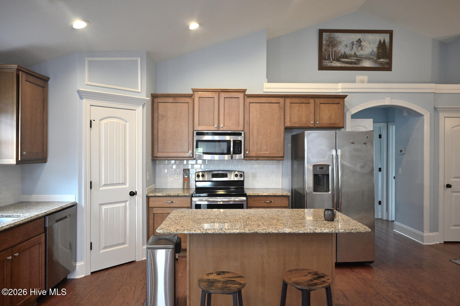 100566970 | Photo 12