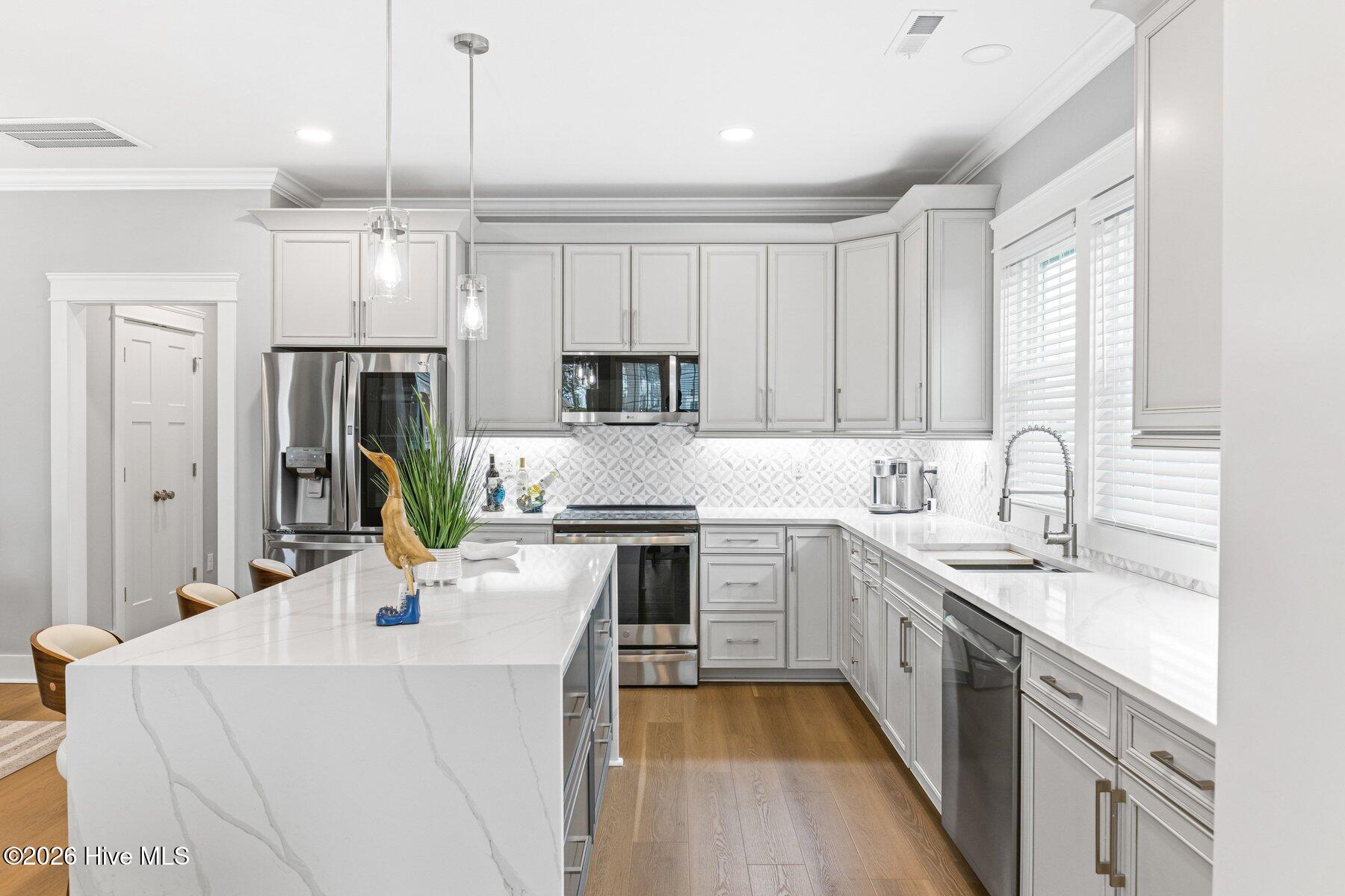 100558879 | Photo 16