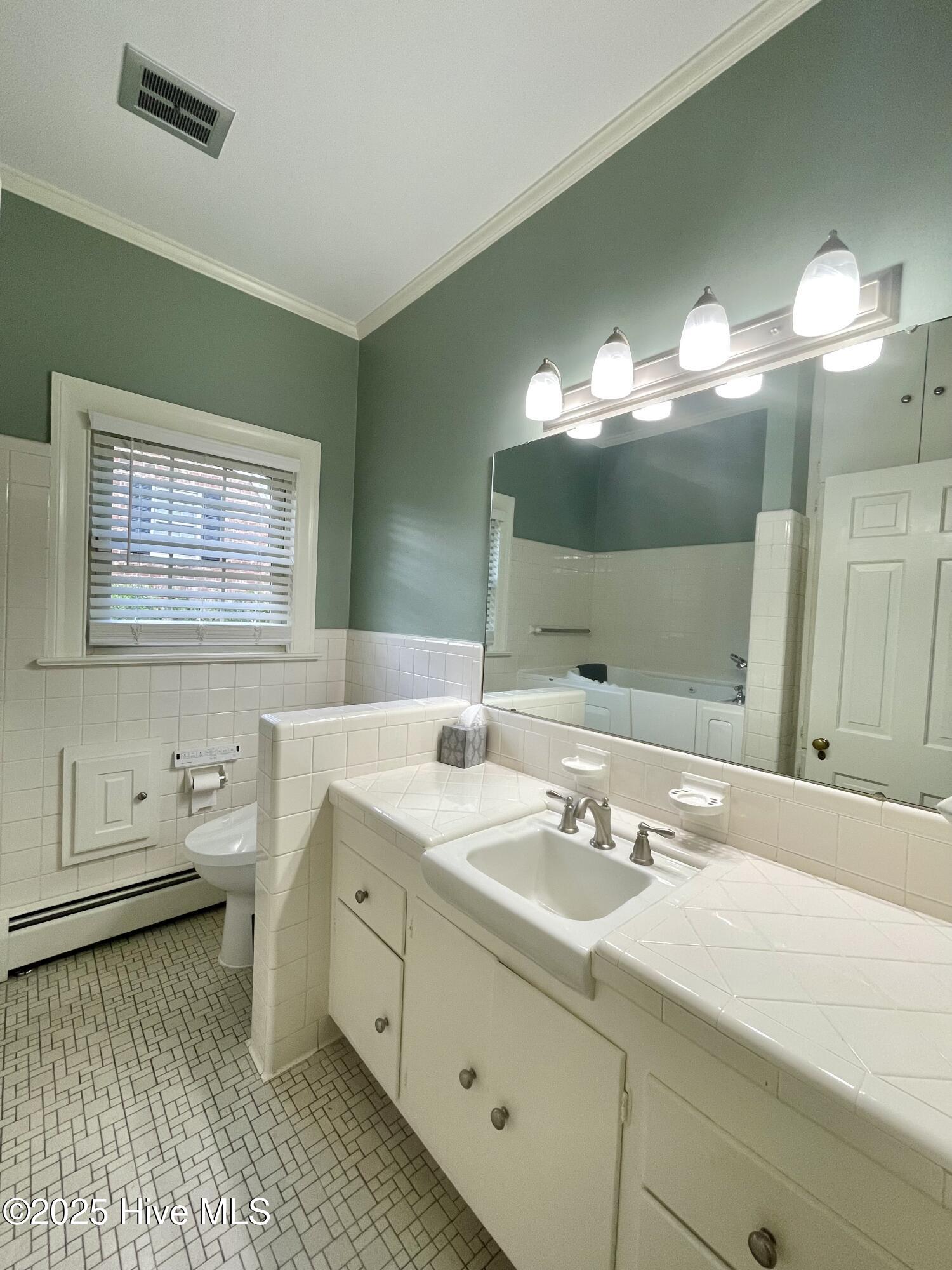 401 Brentwood Drive N