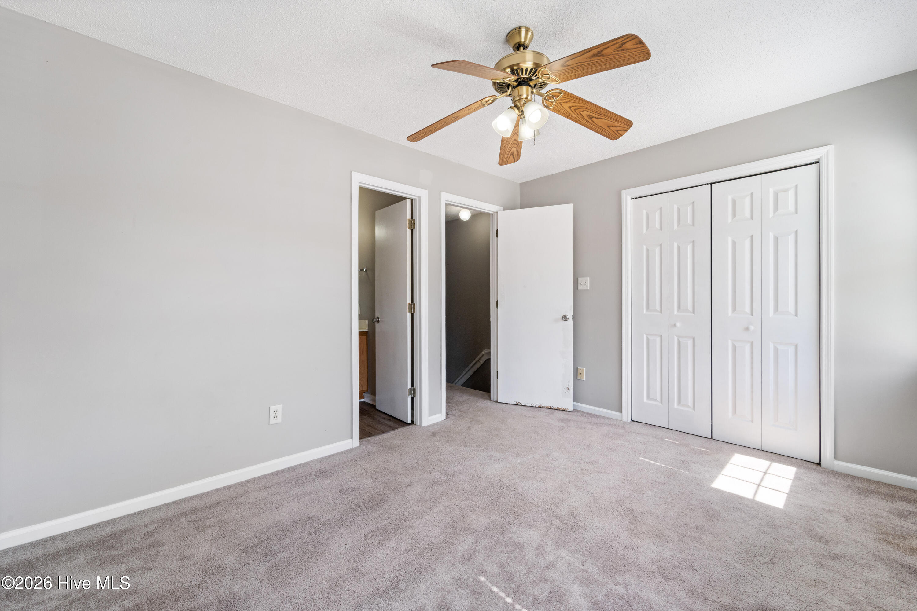 100551330 | Photo 11