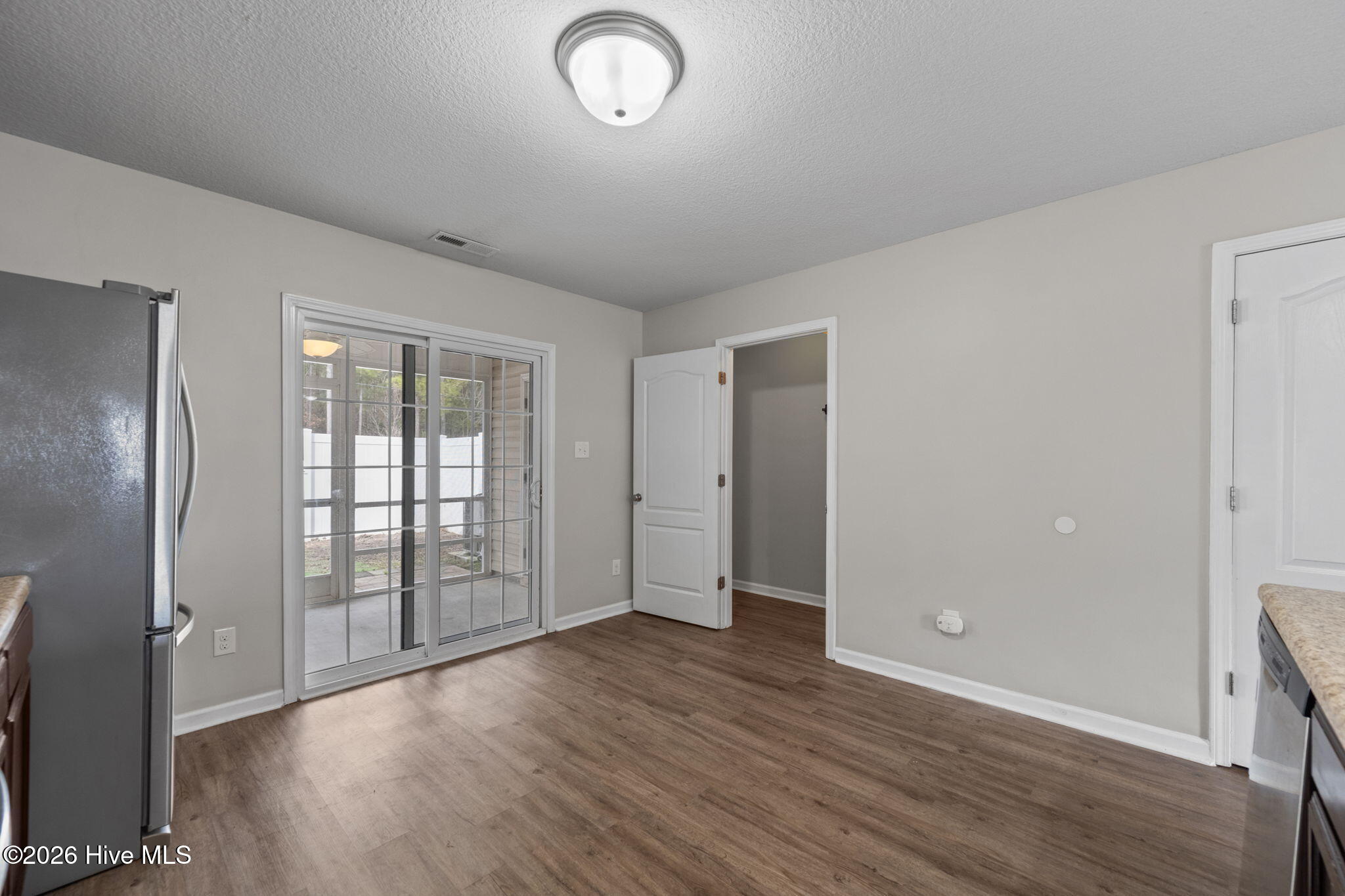 100549105 | Photo 43