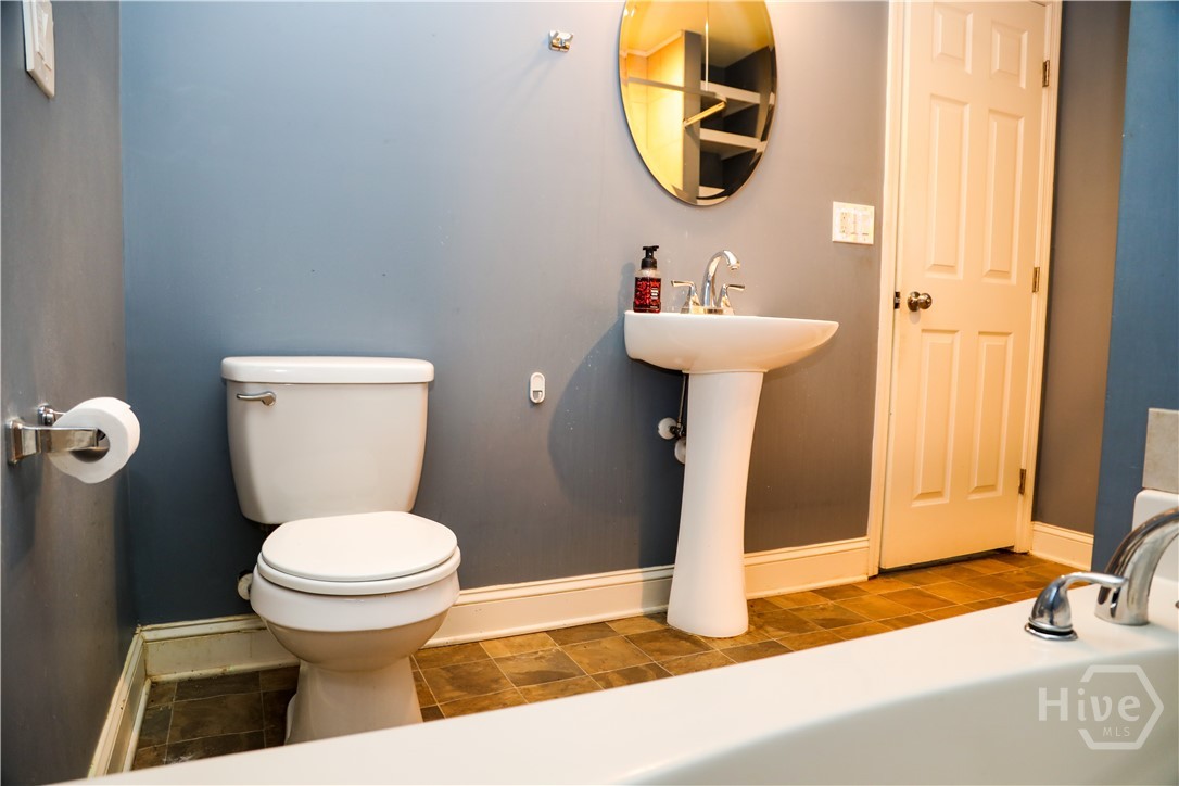 1398 Hancock Avenue W